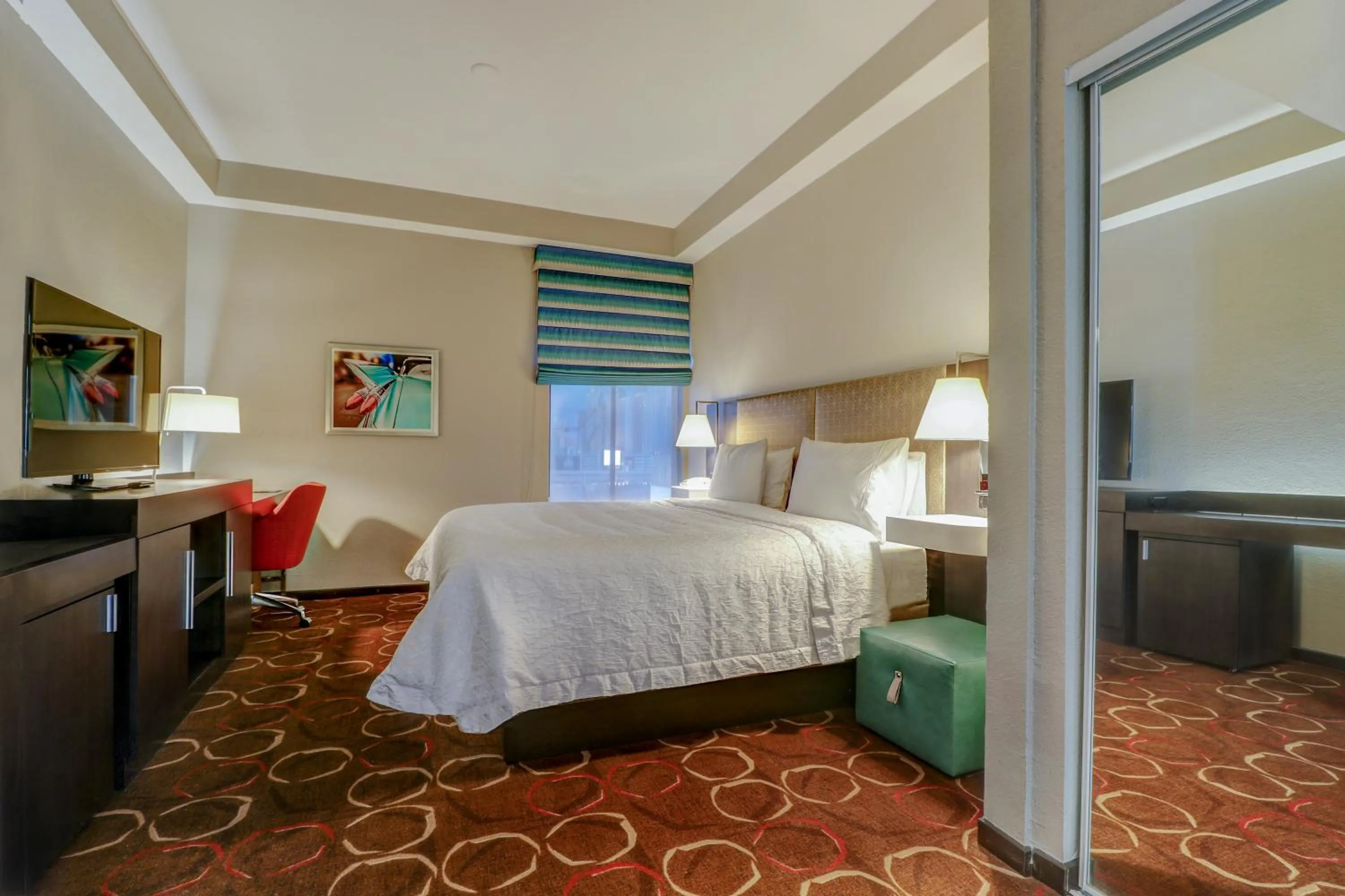 Bed in Hampton Inn Tropicana