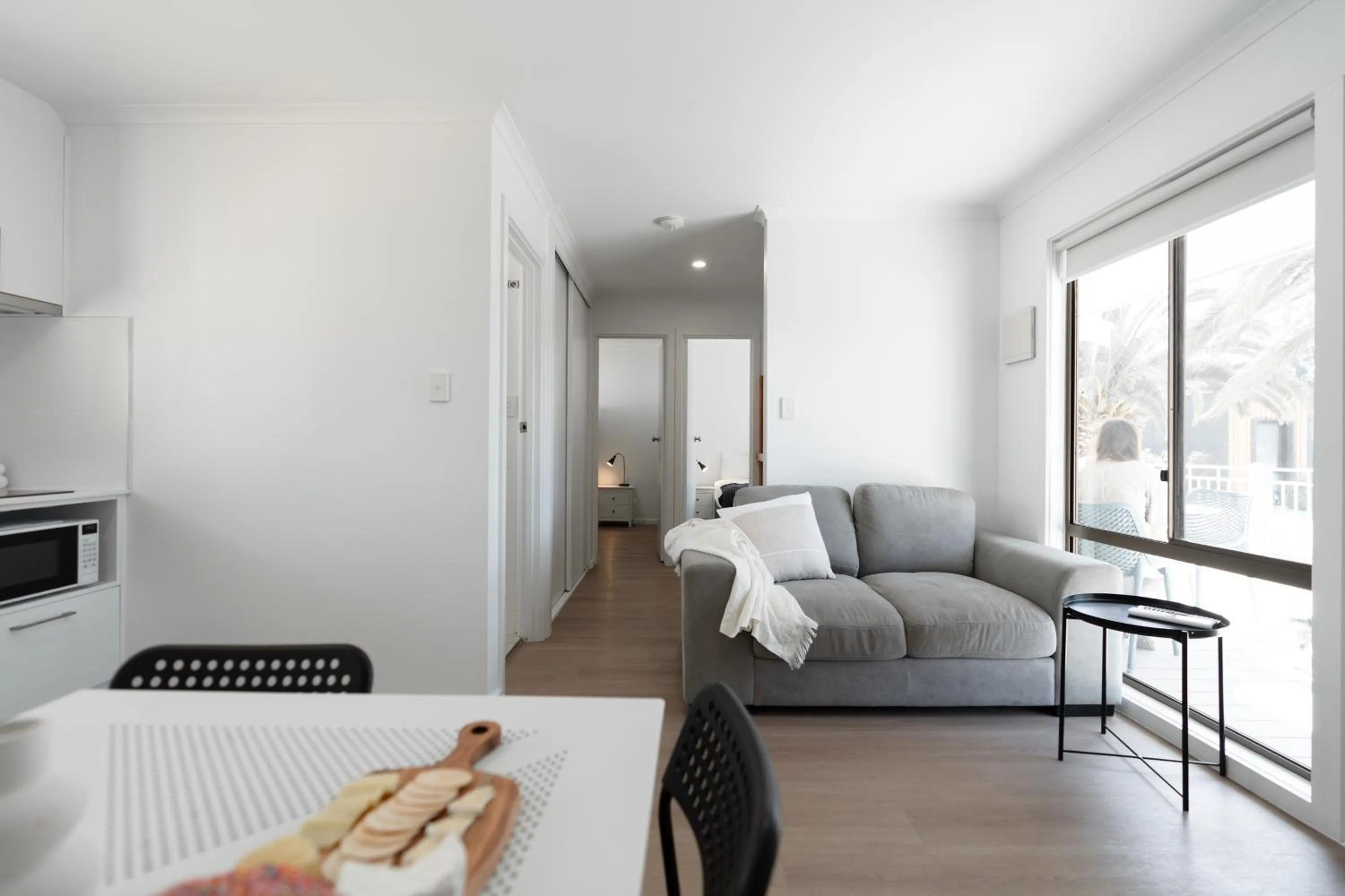 Living room, Bed in Highway 1 Holiday & Lifestyle Park