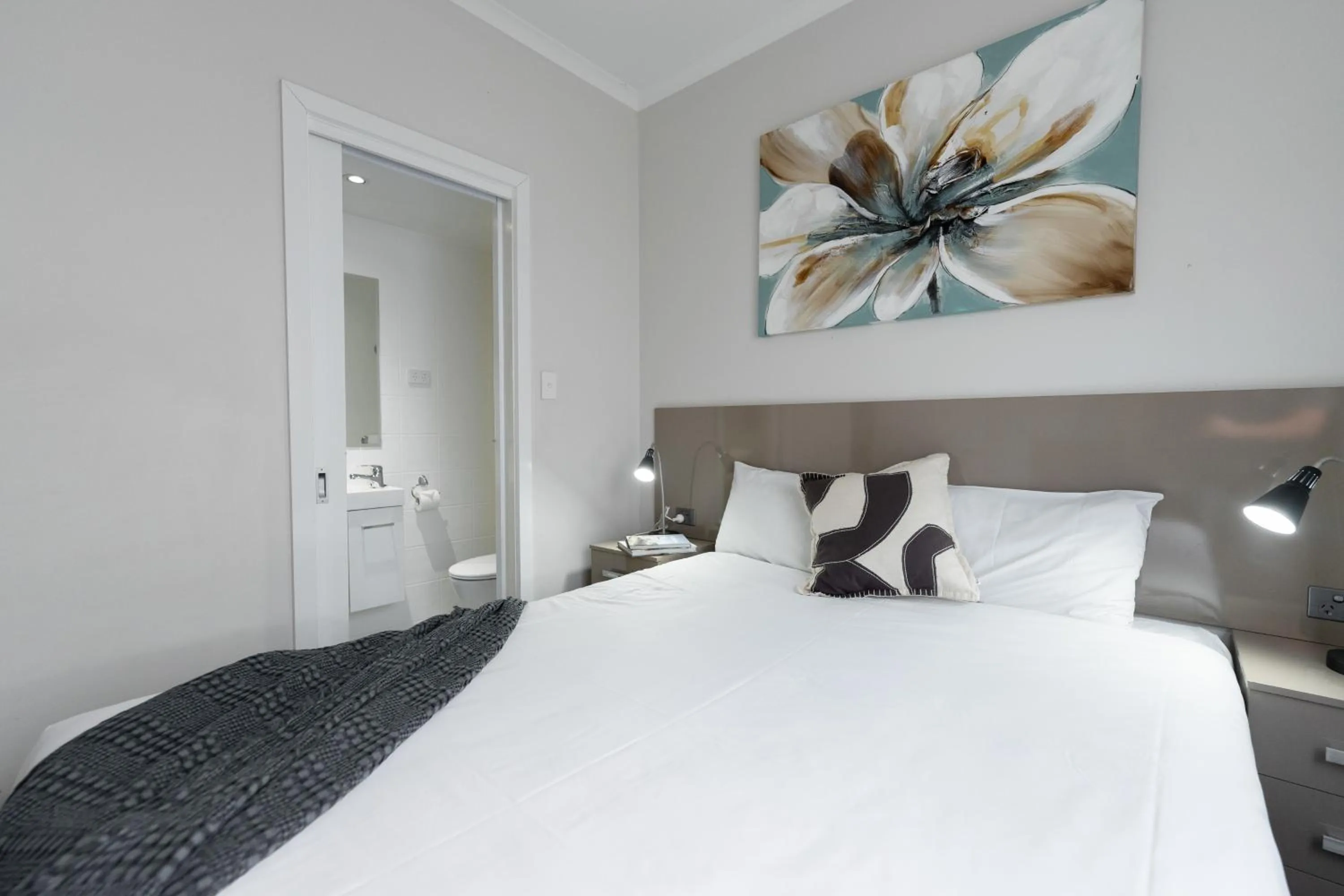 Bed in Highway 1 Holiday & Lifestyle Park