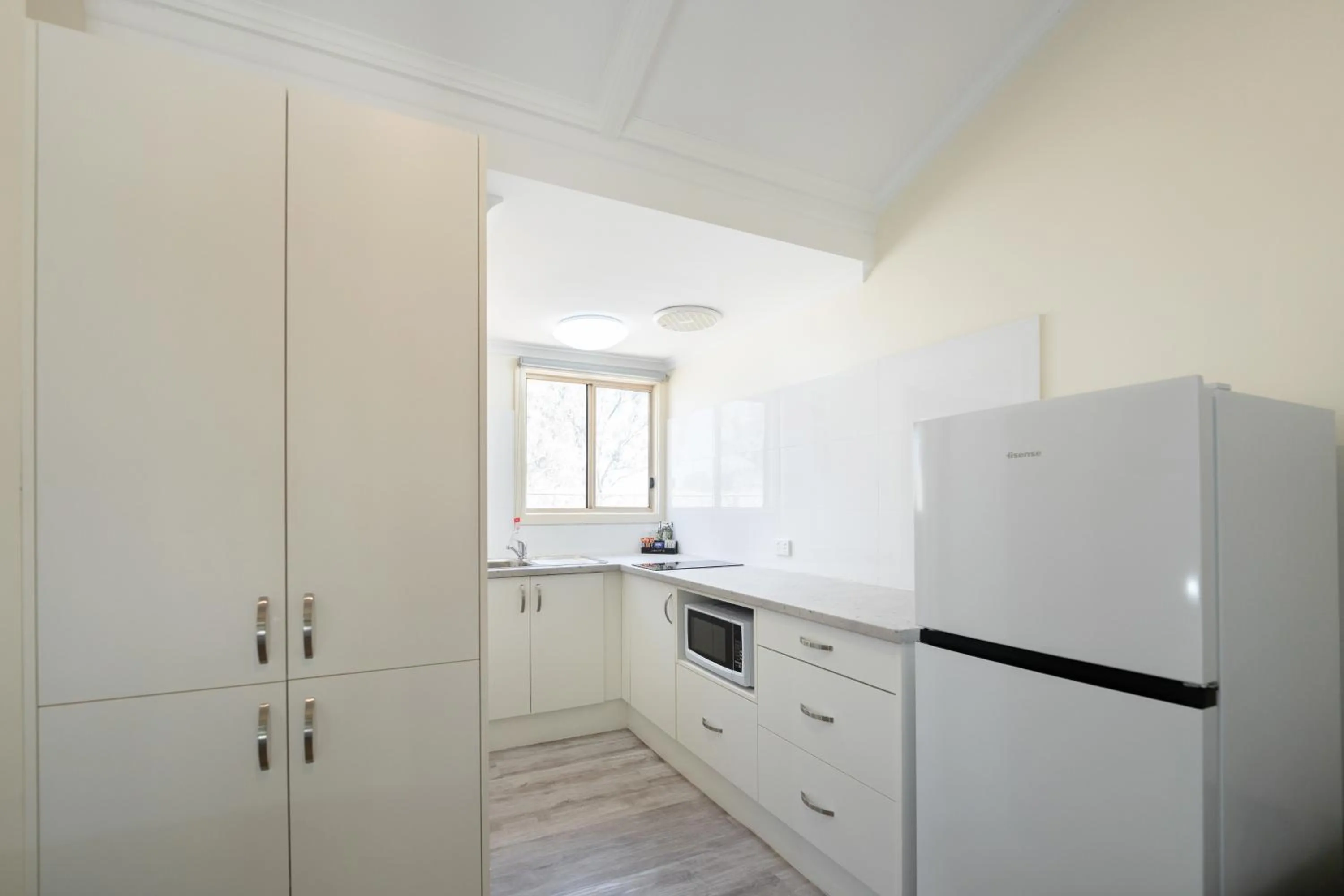 Kitchen or kitchenette in Highway 1 Holiday & Lifestyle Park