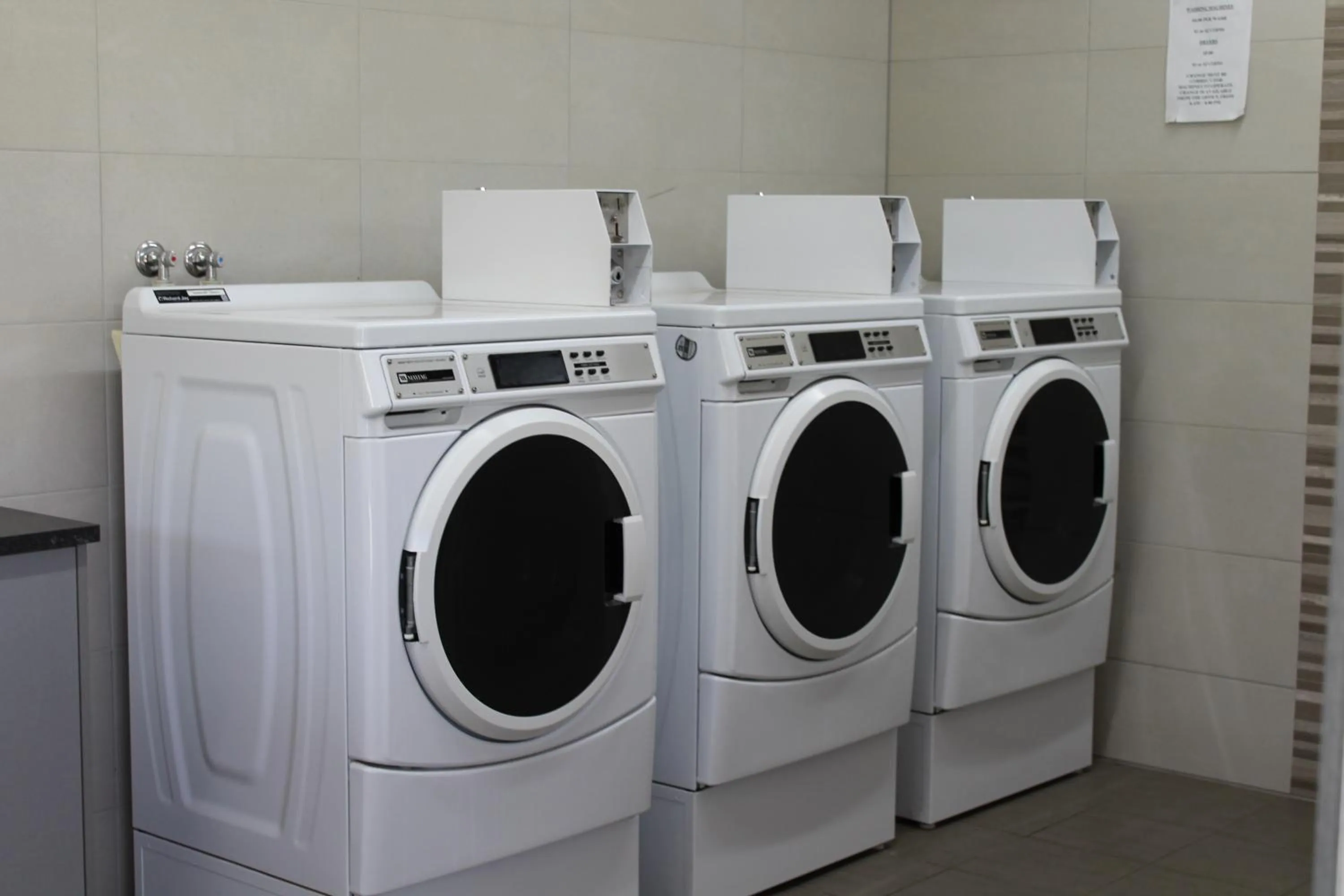 Property building in Highway 1 Holiday & Lifestyle Park