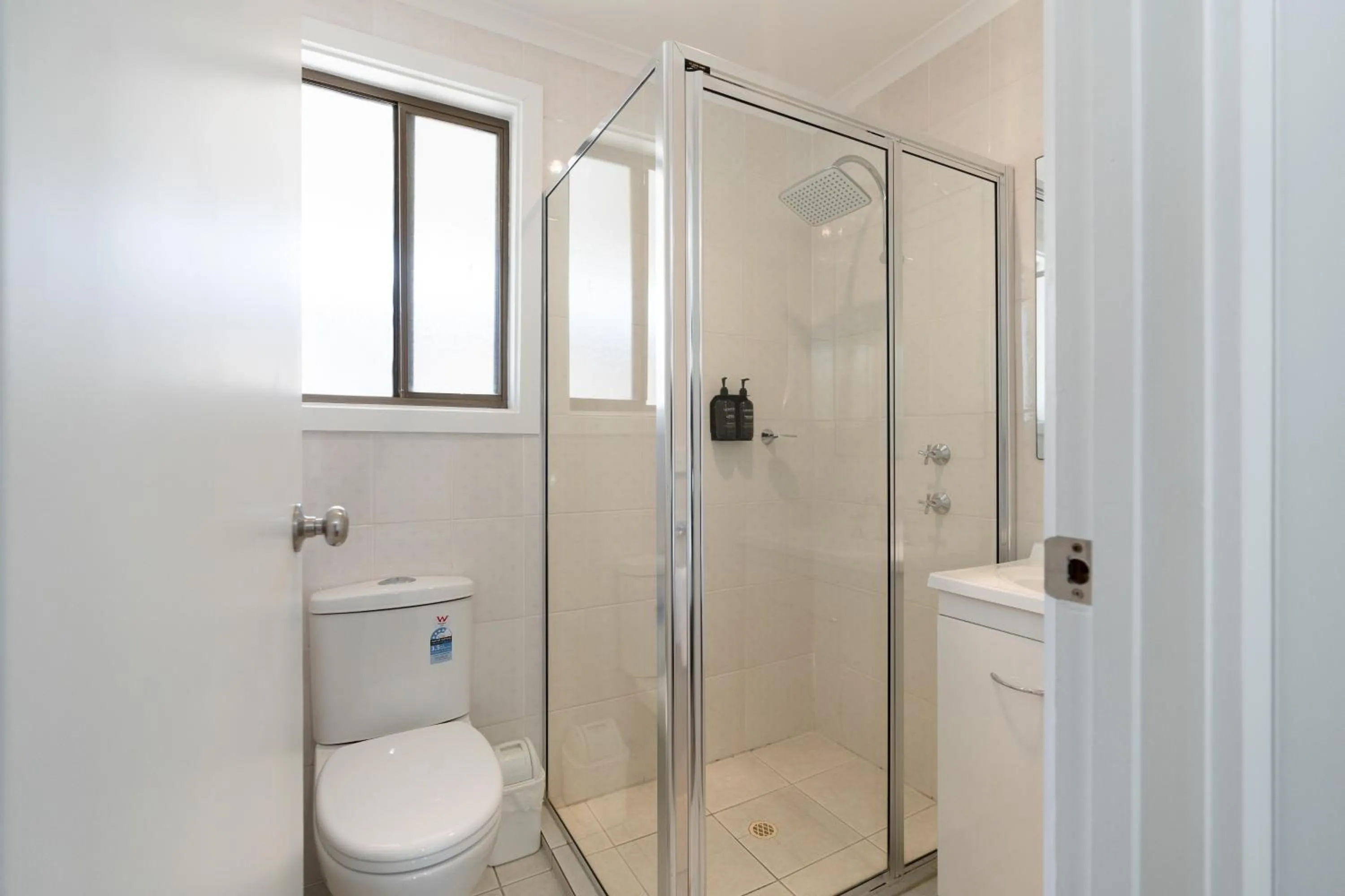 Bathroom in Highway 1 Holiday & Lifestyle Park