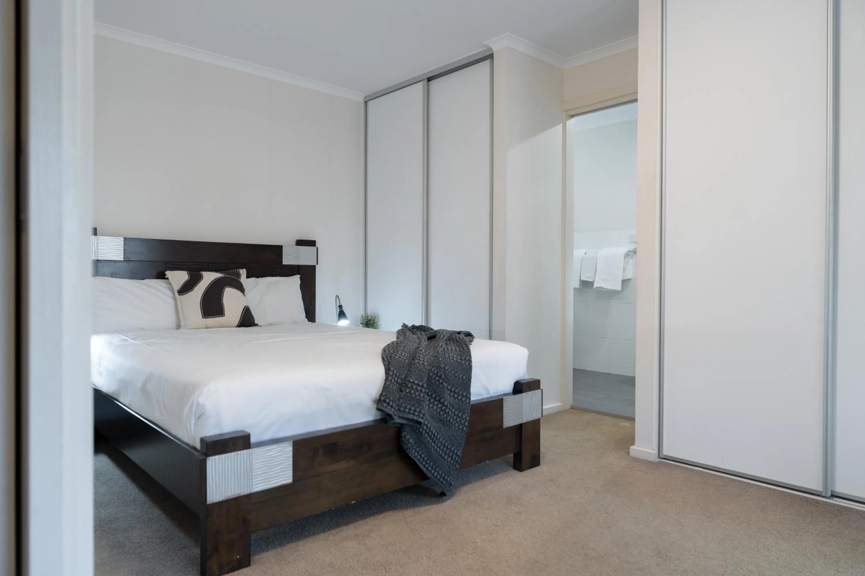 Bed in Highway 1 Holiday & Lifestyle Park