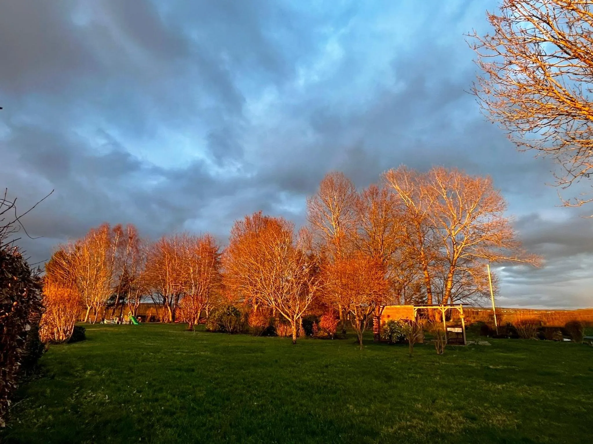 Garden view in B&B La Niouche