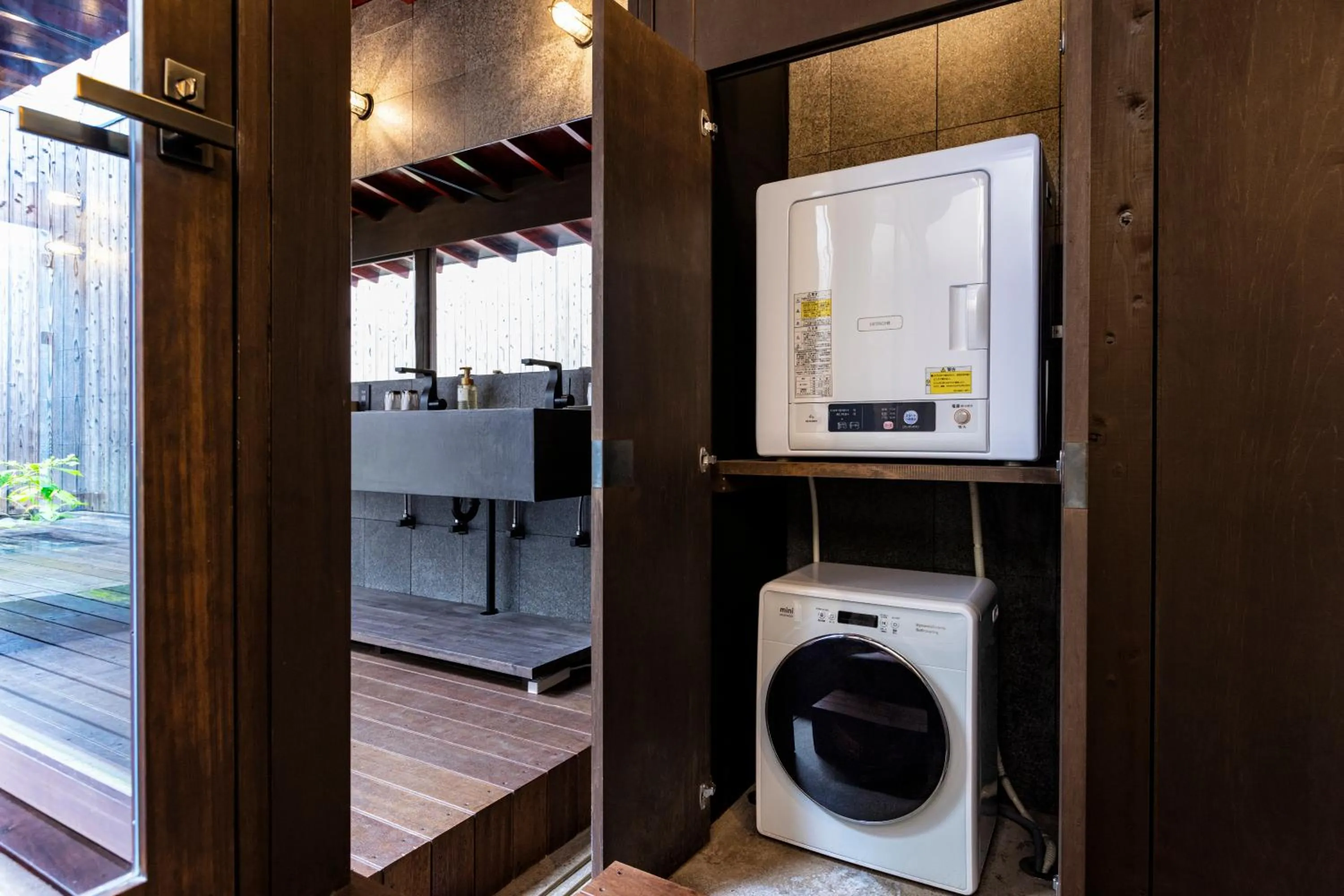 washing machine in Rinn Premium Nijo Castle North