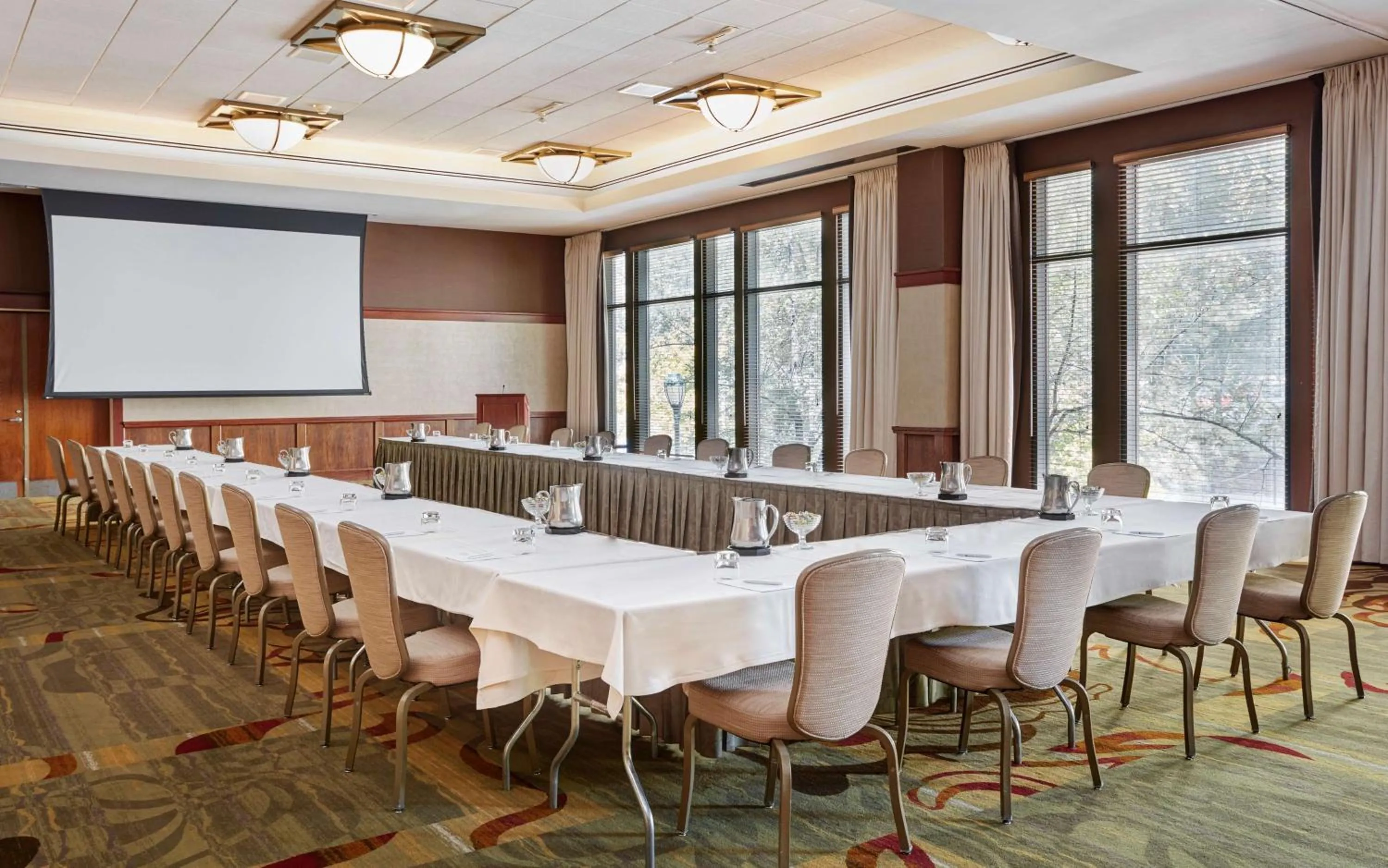 Meeting/conference room in The Inn at Penn, A Hilton Hotel