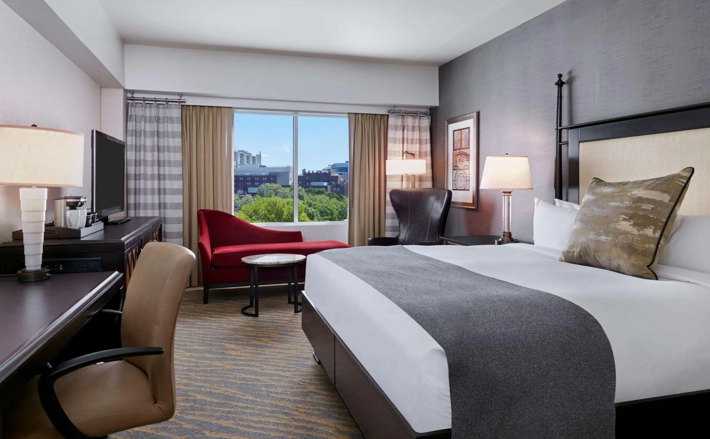 Bedroom, Bed in The Inn at Penn, A Hilton Hotel