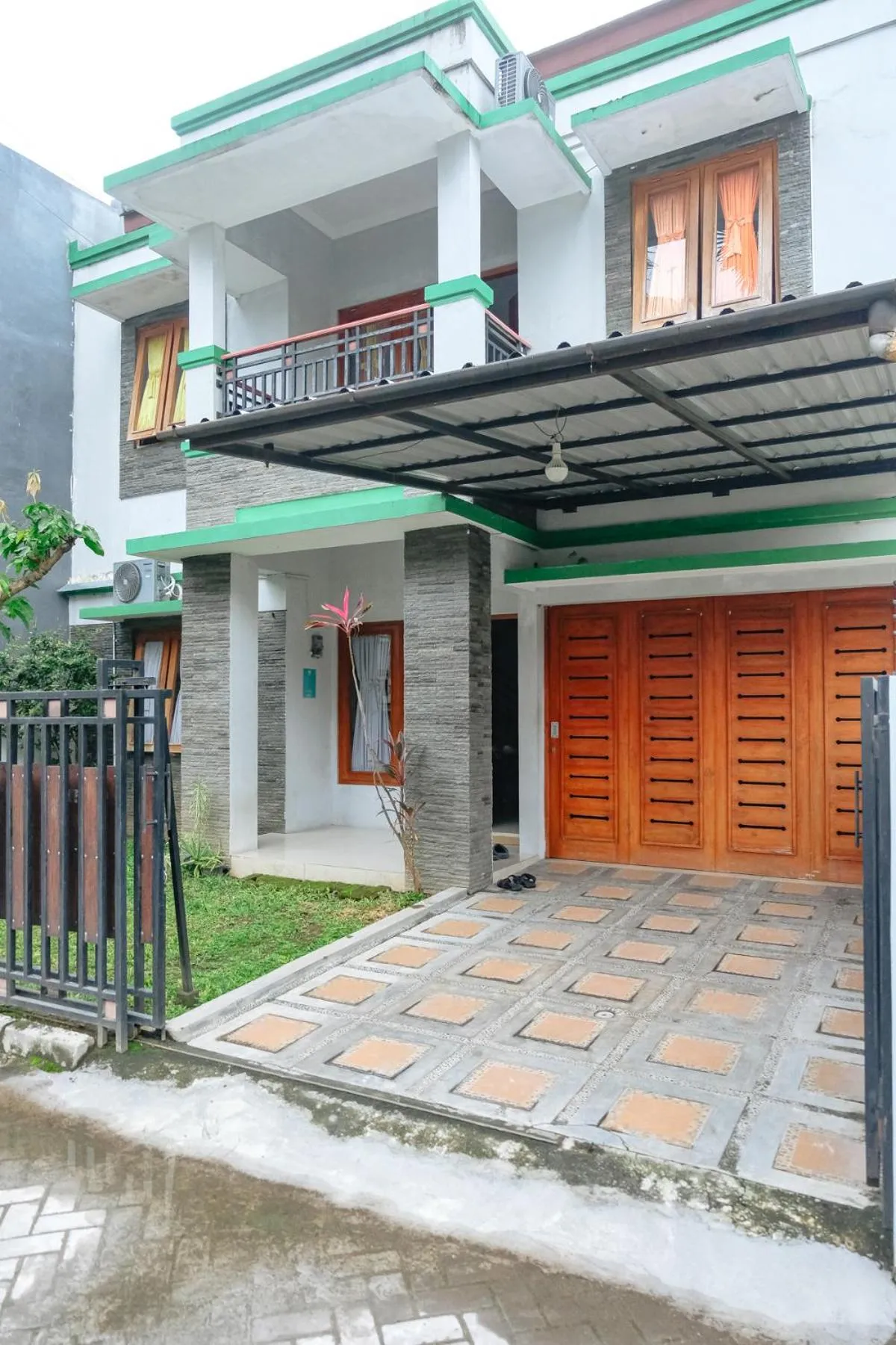 Property building in Homestay Simply Homy Jogja dekat Ambarukmo plaza