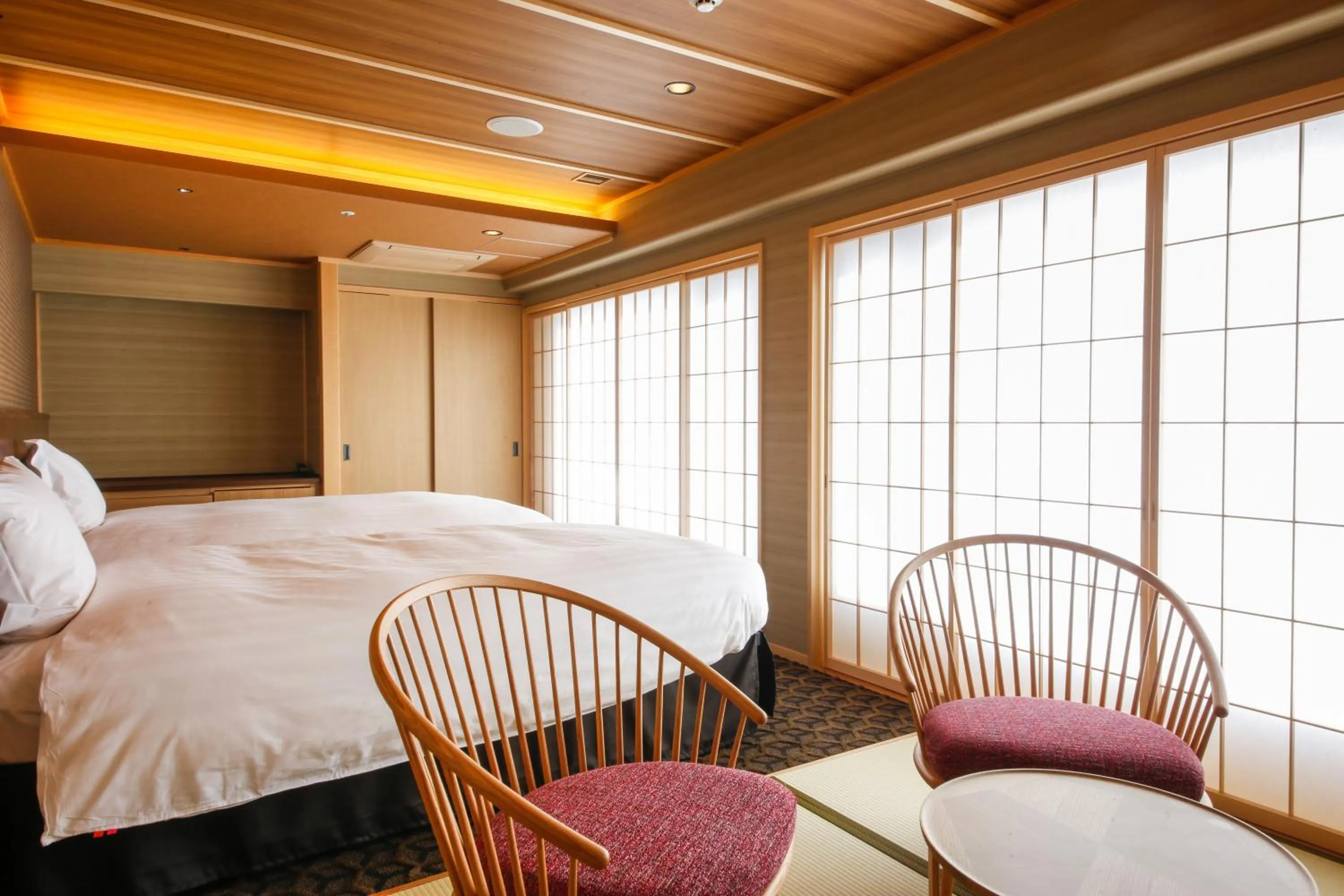 Photo of the whole room, Bed in The Shiroyama Terrace Tsuyama Villa