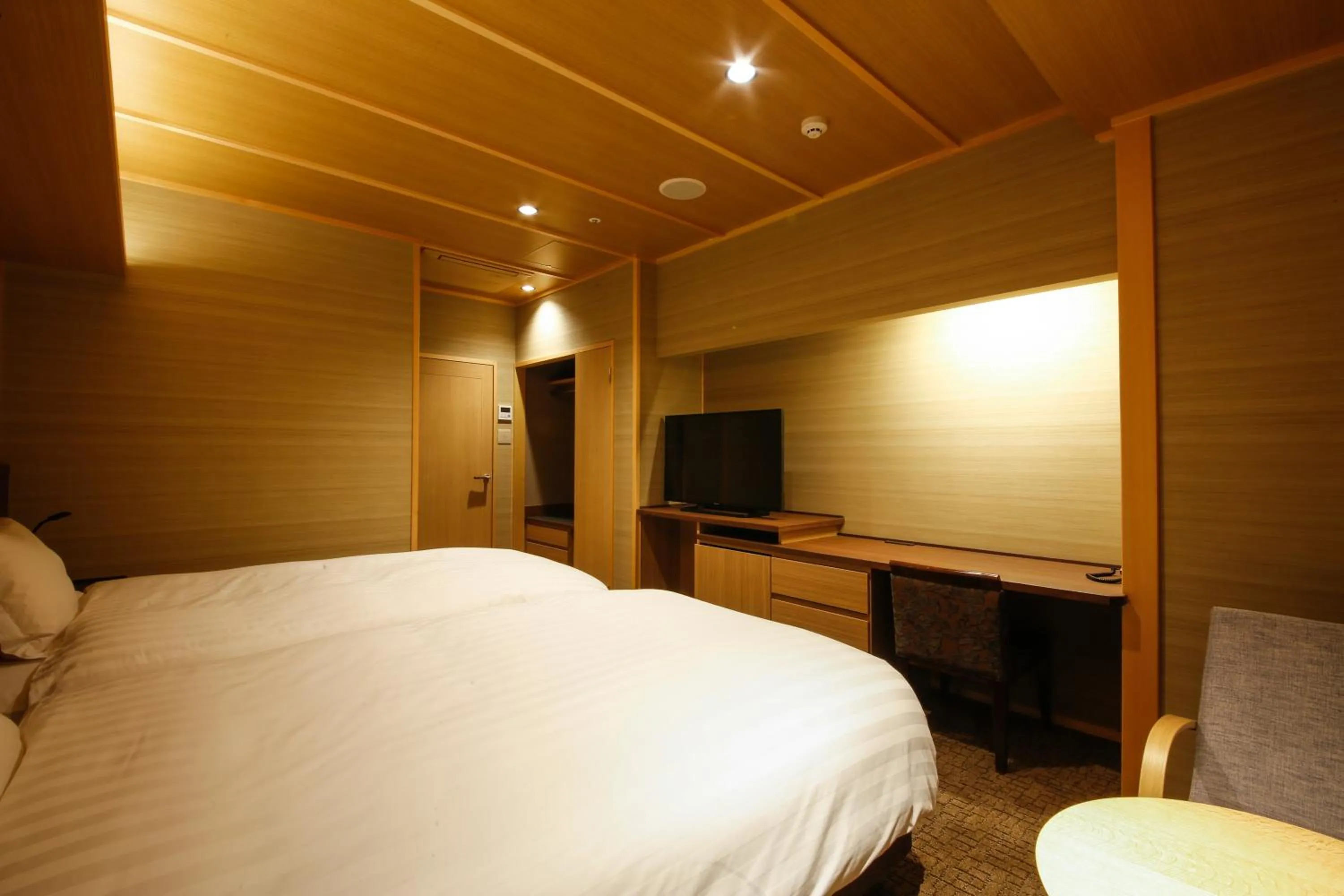 Photo of the whole room, Bed in The Shiroyama Terrace Tsuyama Villa