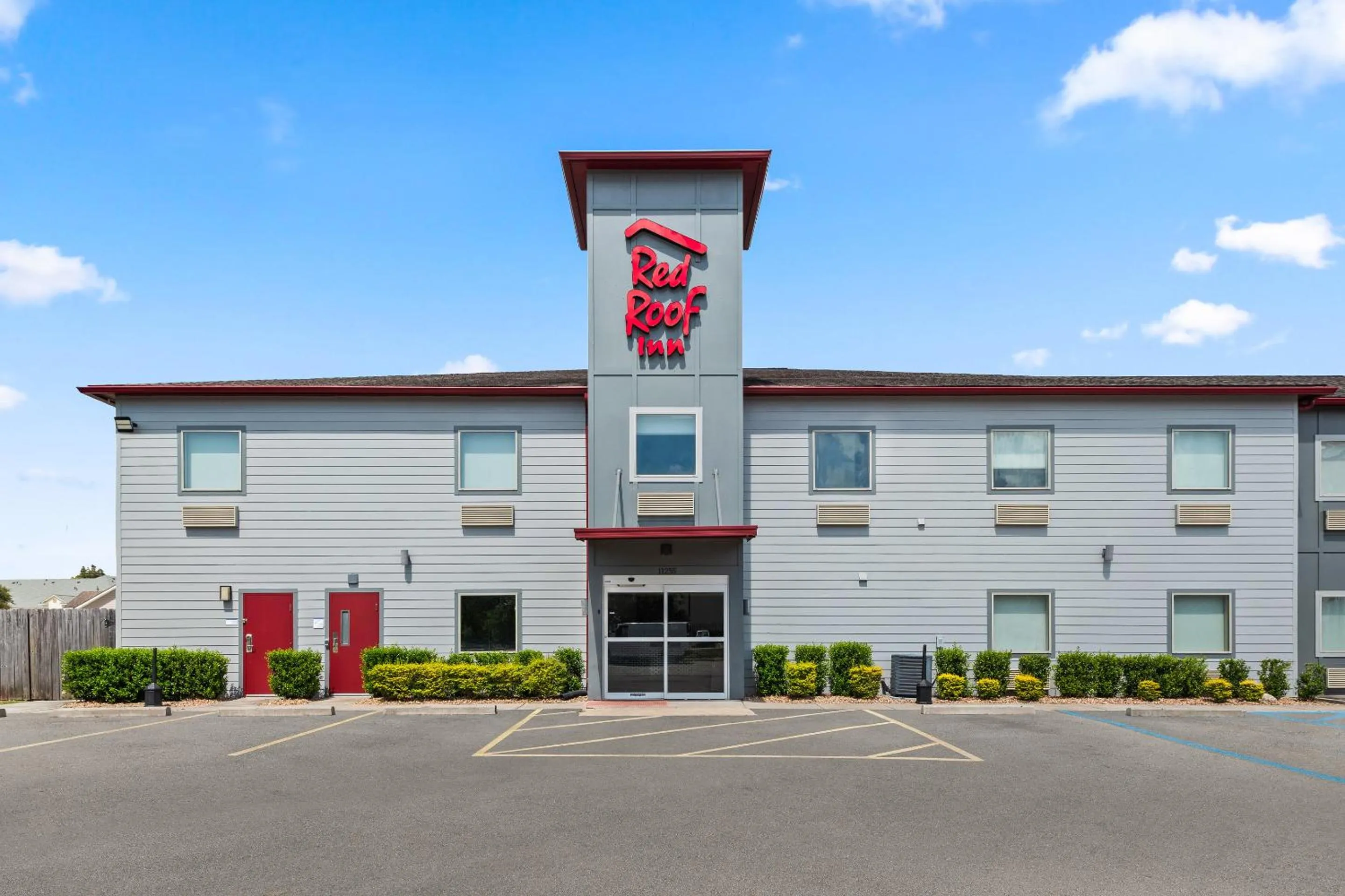 Property building in Red Roof Inn Baton Rouge