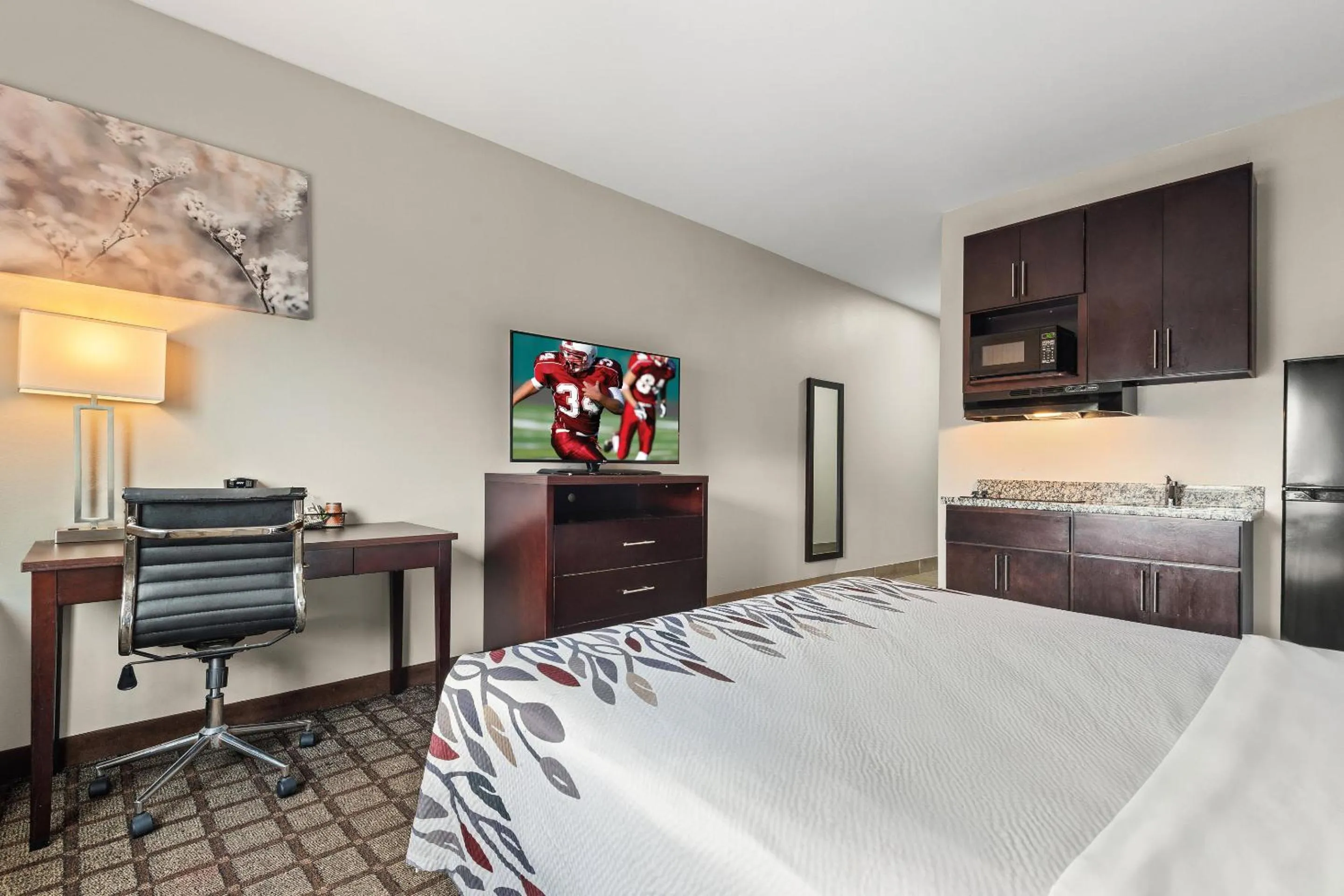 Photo of the whole room, Bed in Red Roof Inn Baton Rouge