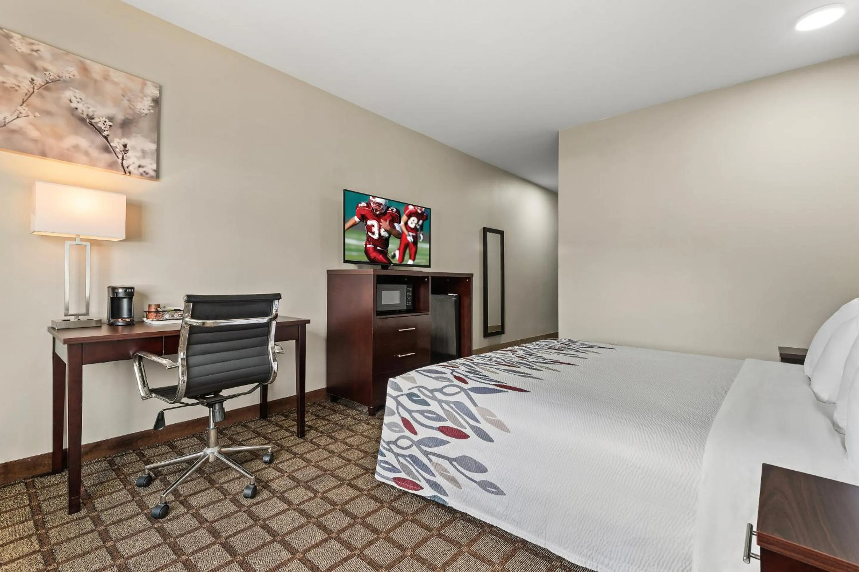 Bedroom, Bed in Red Roof Inn Baton Rouge