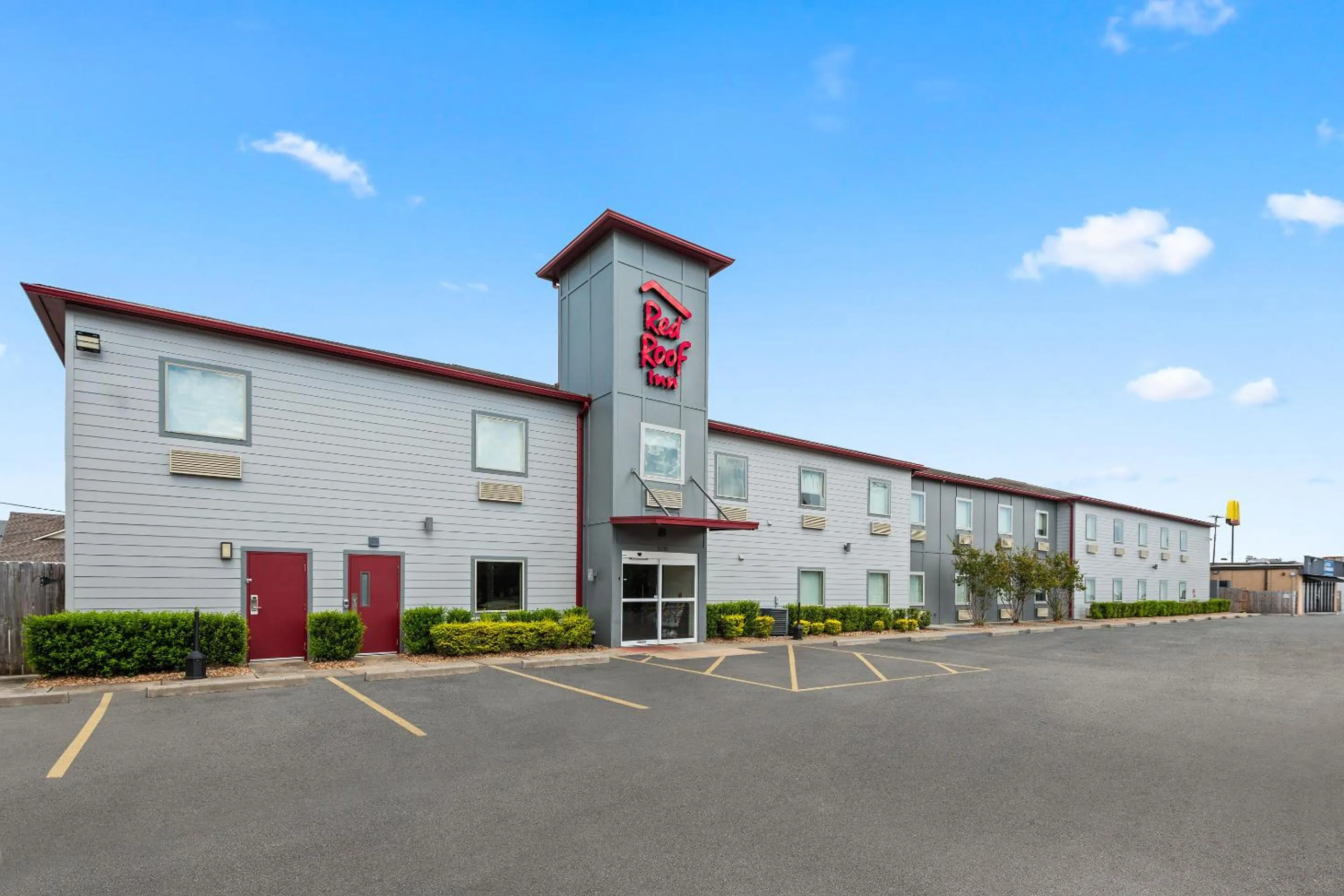 Property building in Red Roof Inn Baton Rouge