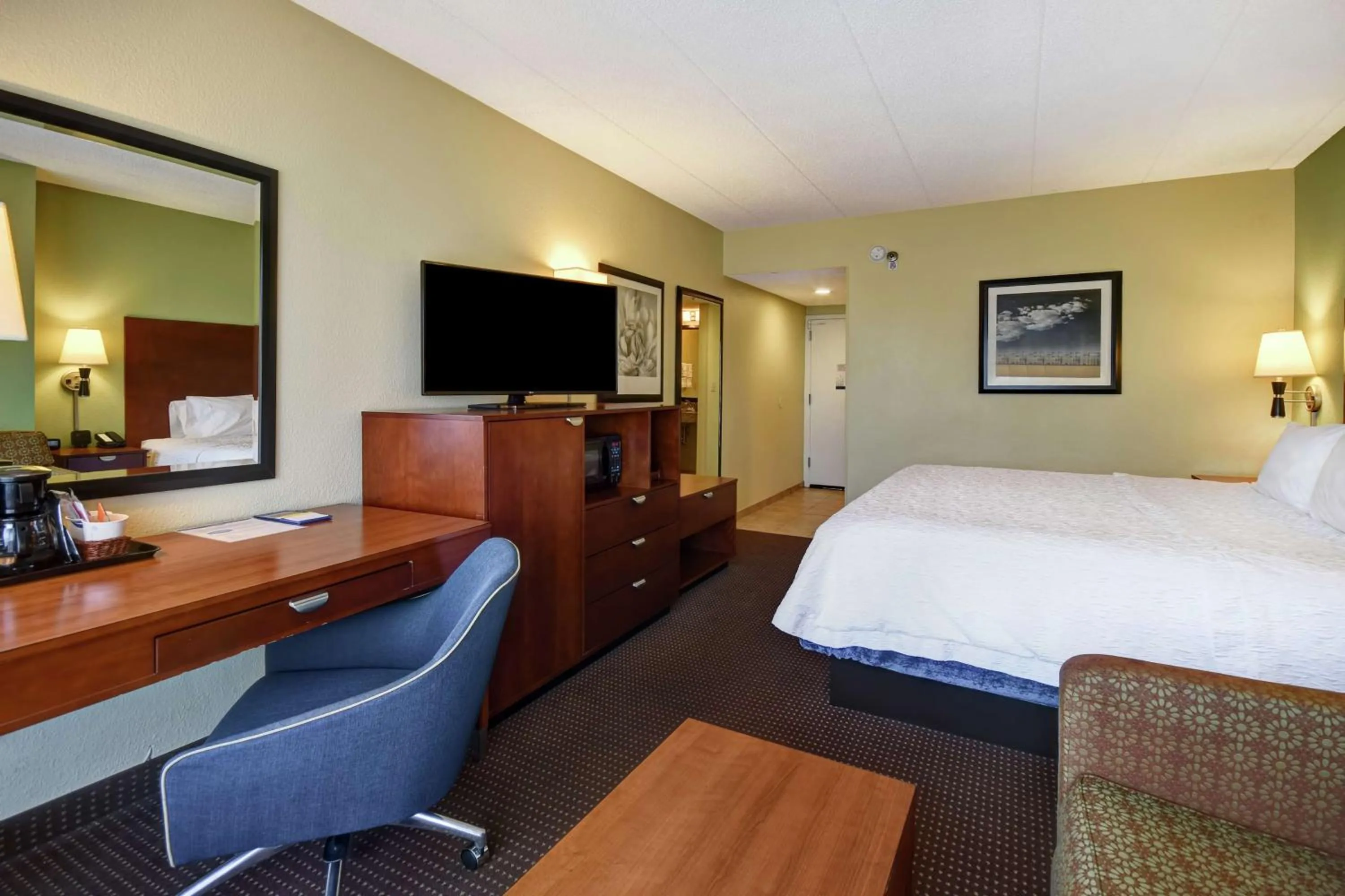 Bedroom, Bed in Hampton Inn Chicago-Gurnee