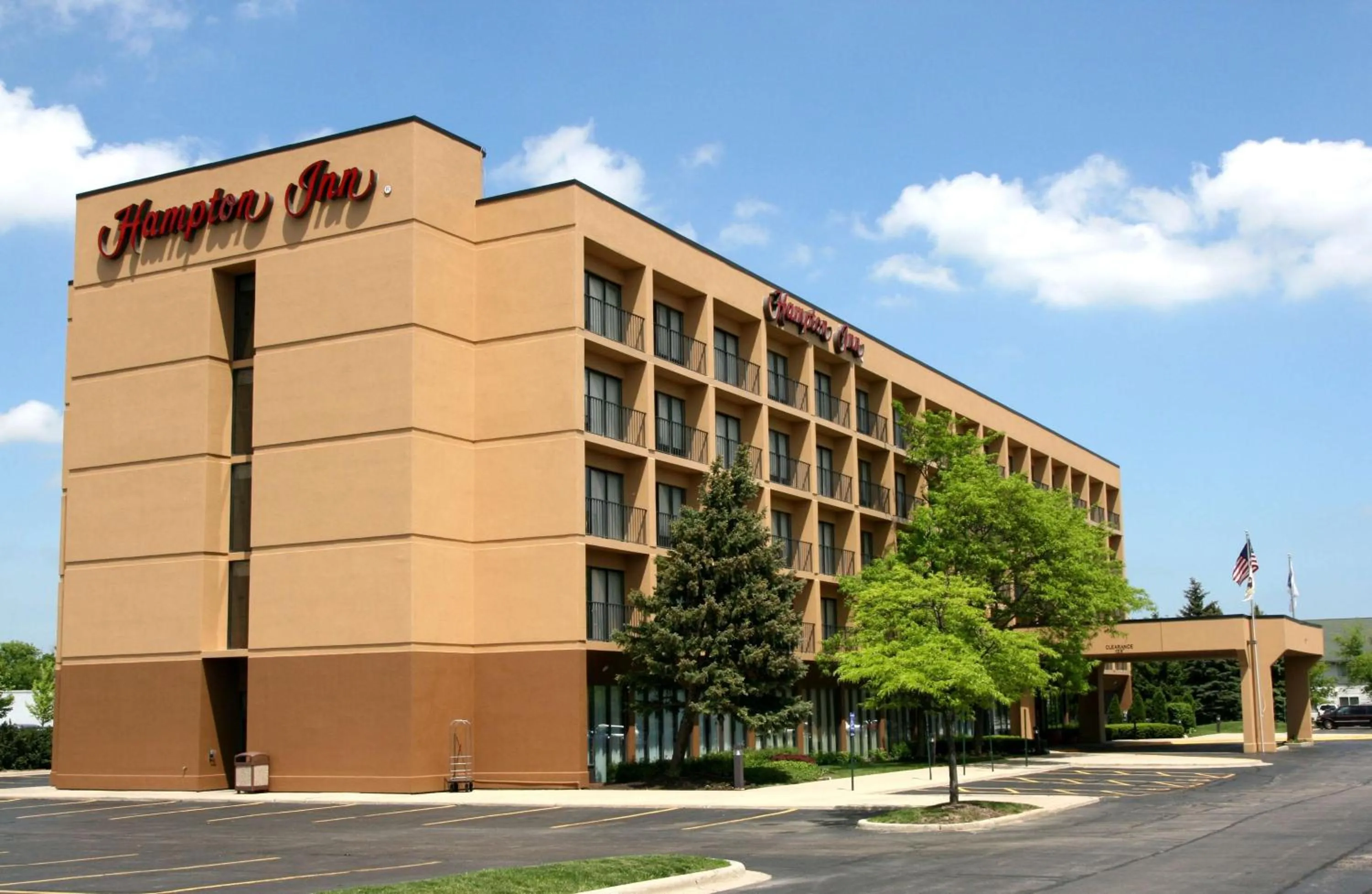 Property building in Hampton Inn Chicago-Gurnee