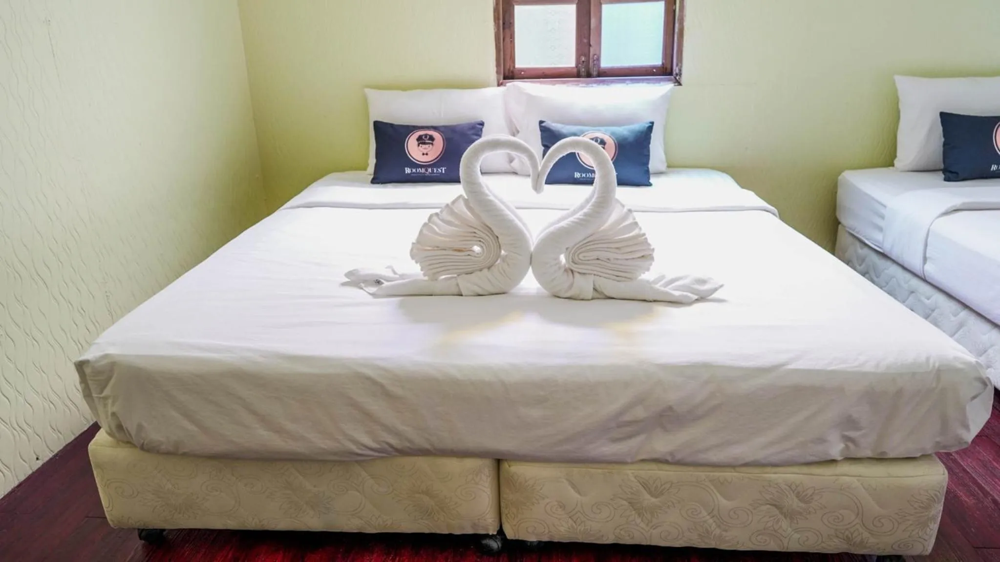 Bedroom, Bed in RoomQuest Amphawa Floating Market