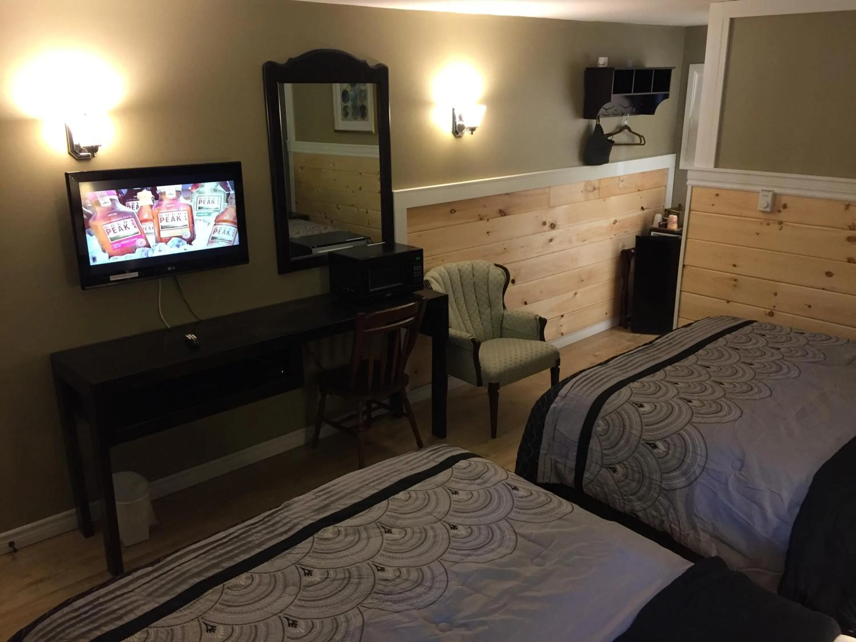 Bedroom, Bed in Greenside Motel