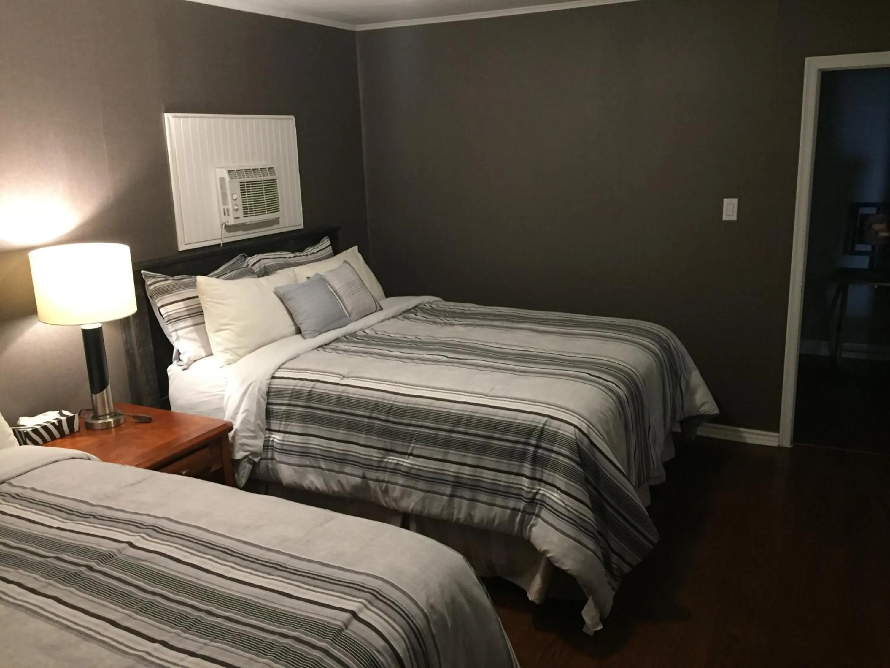 Bedroom, Bed in Greenside Motel