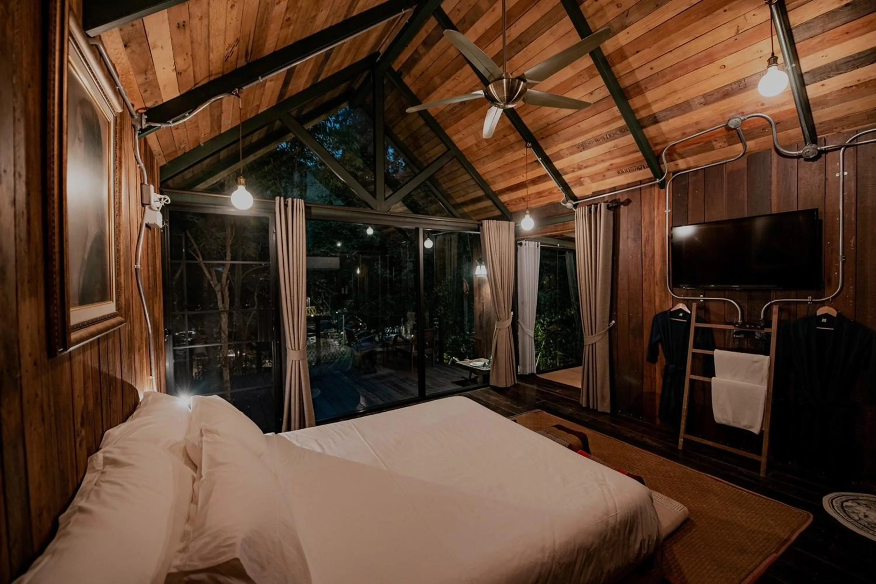 Bedroom, Bed in Voraman Hut