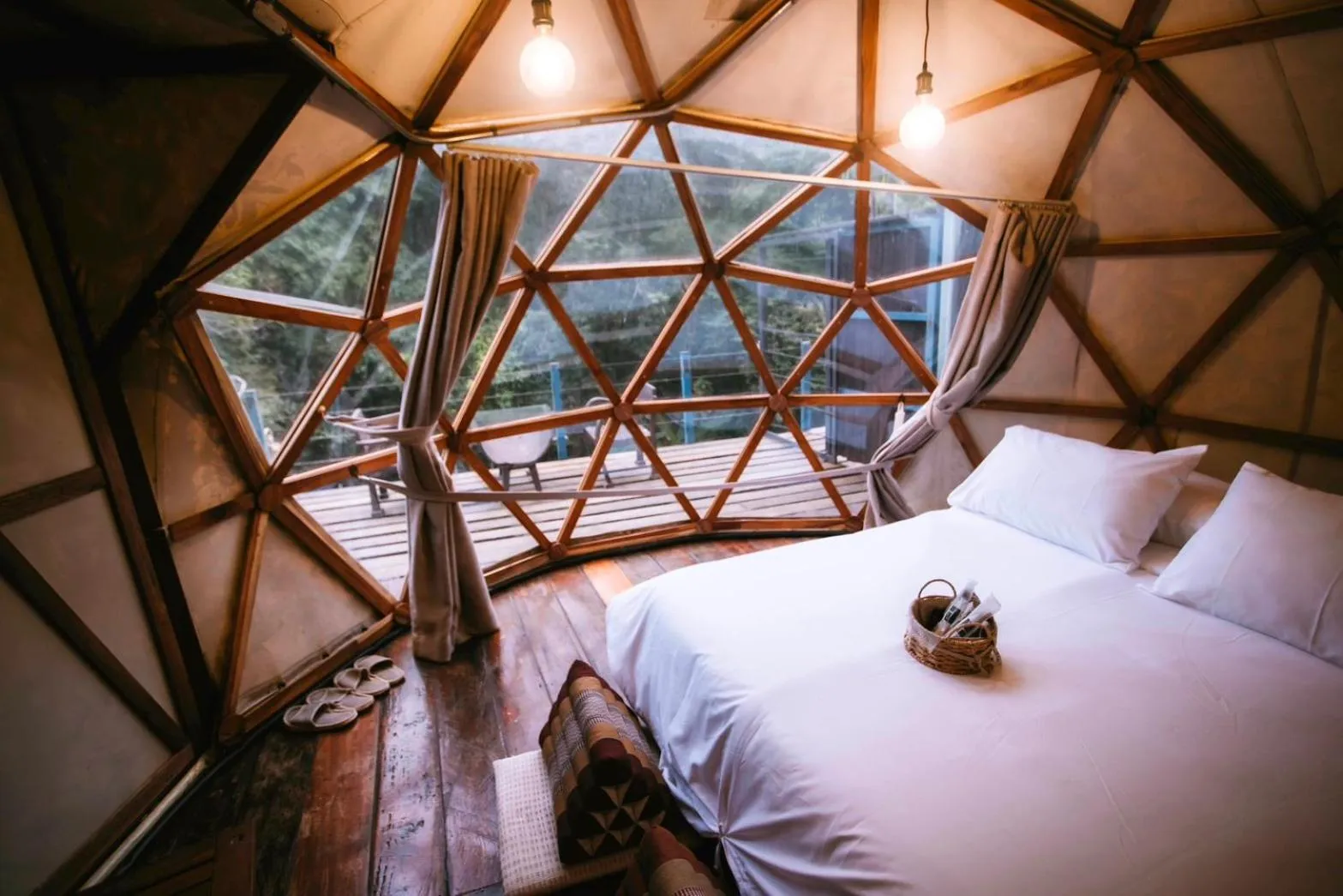 Photo of the whole room, Bed in Voraman Hut