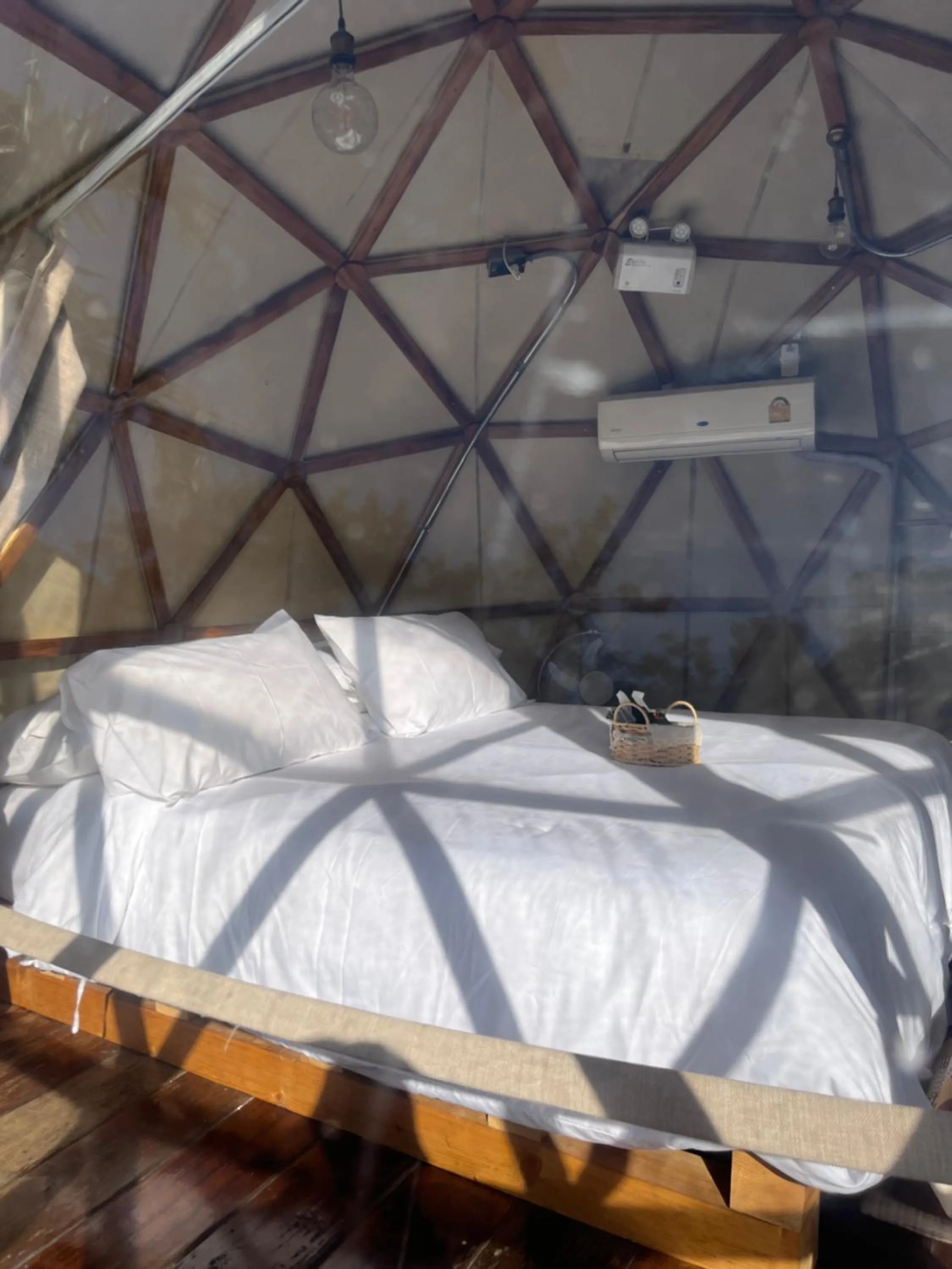 Photo of the whole room, Bed in Voraman Hut