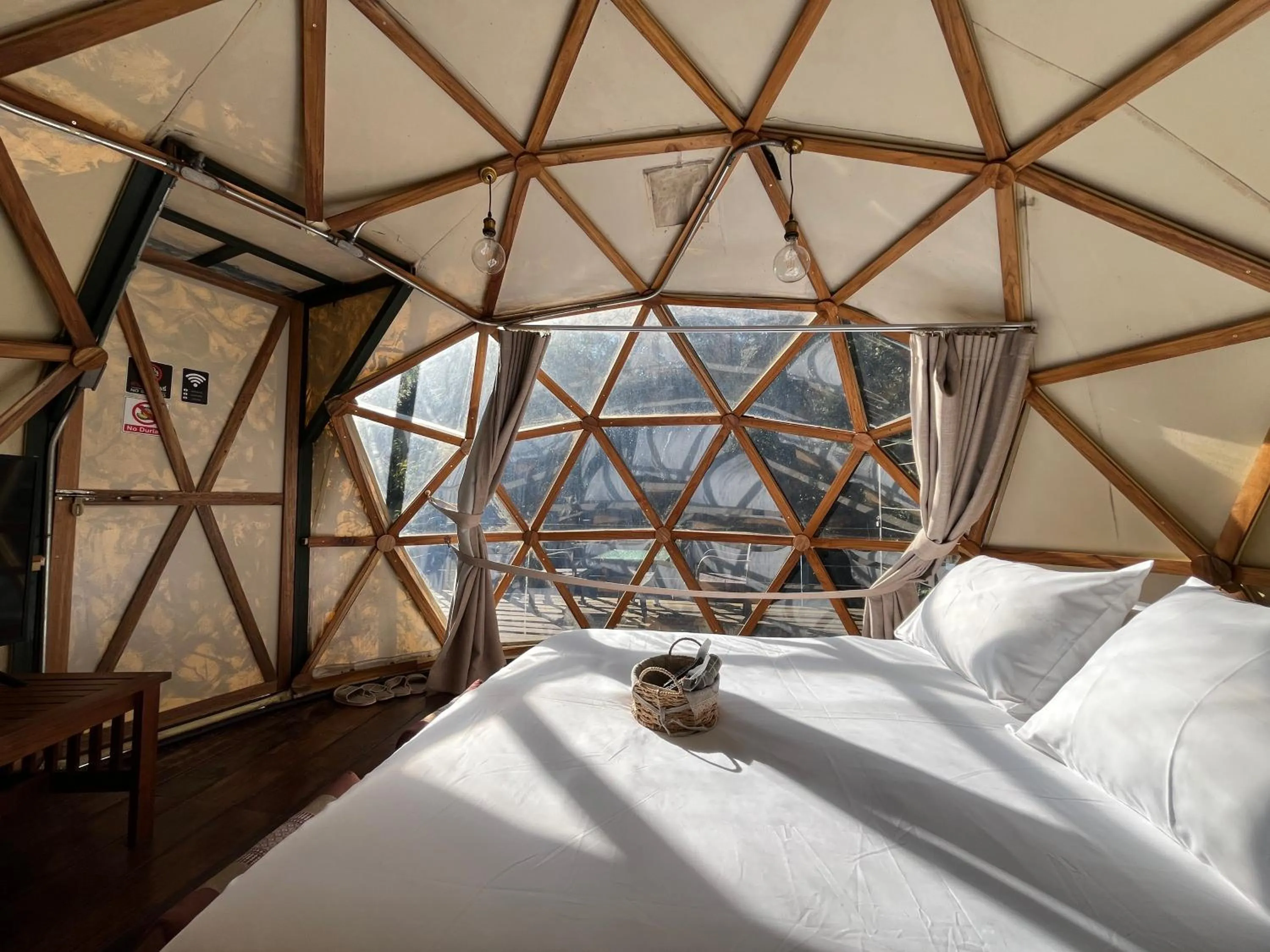 Photo of the whole room, Bed in Voraman Hut