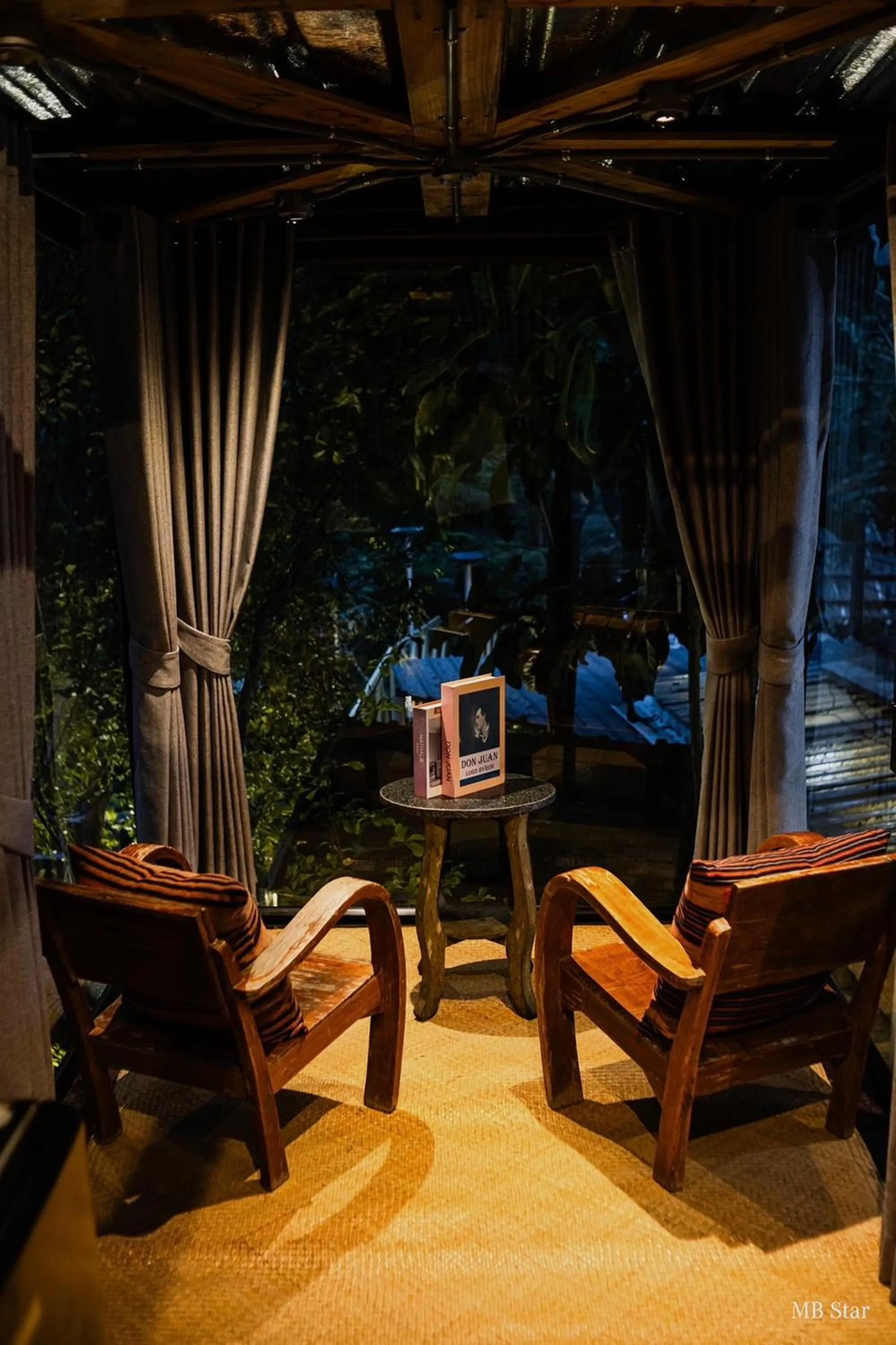 Living room in Voraman Hut