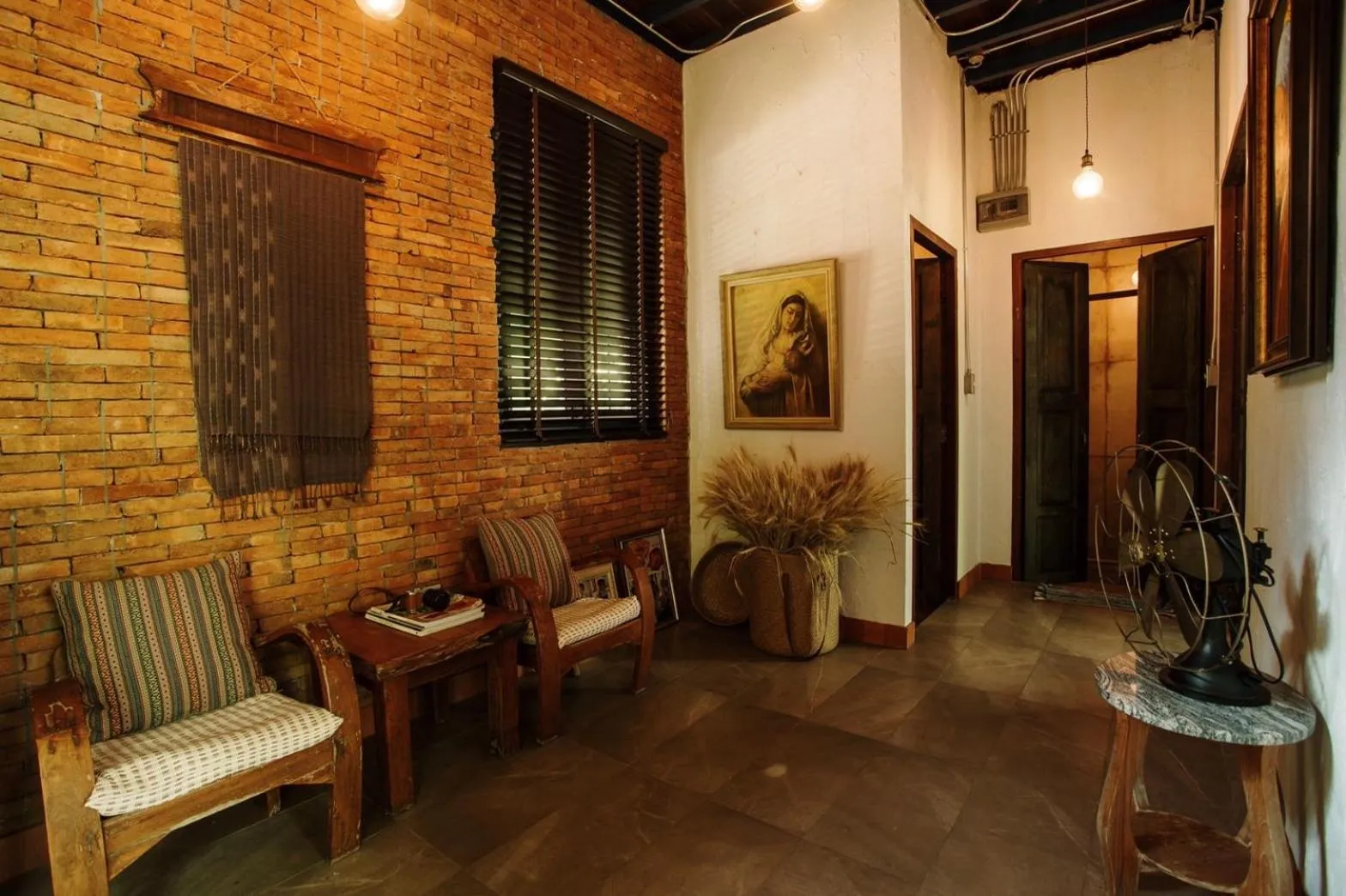 Seating area in Voraman Hut