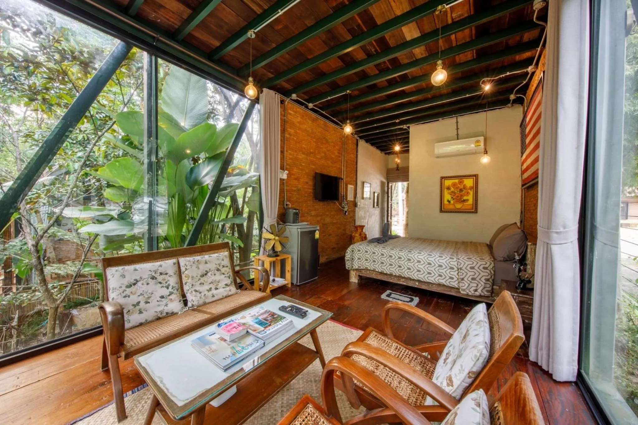 Living room in Voraman Hut