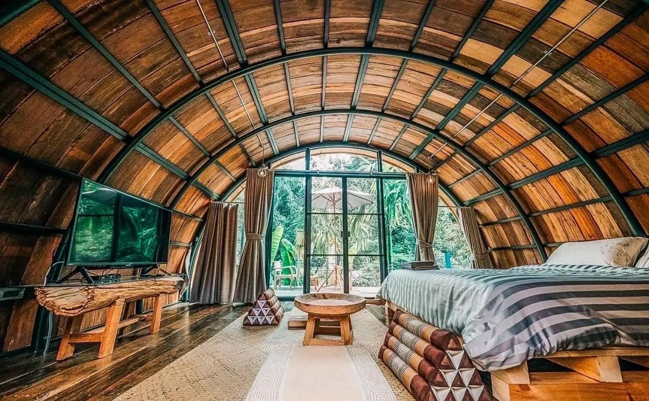 Photo of the whole room, Bed in Voraman Hut