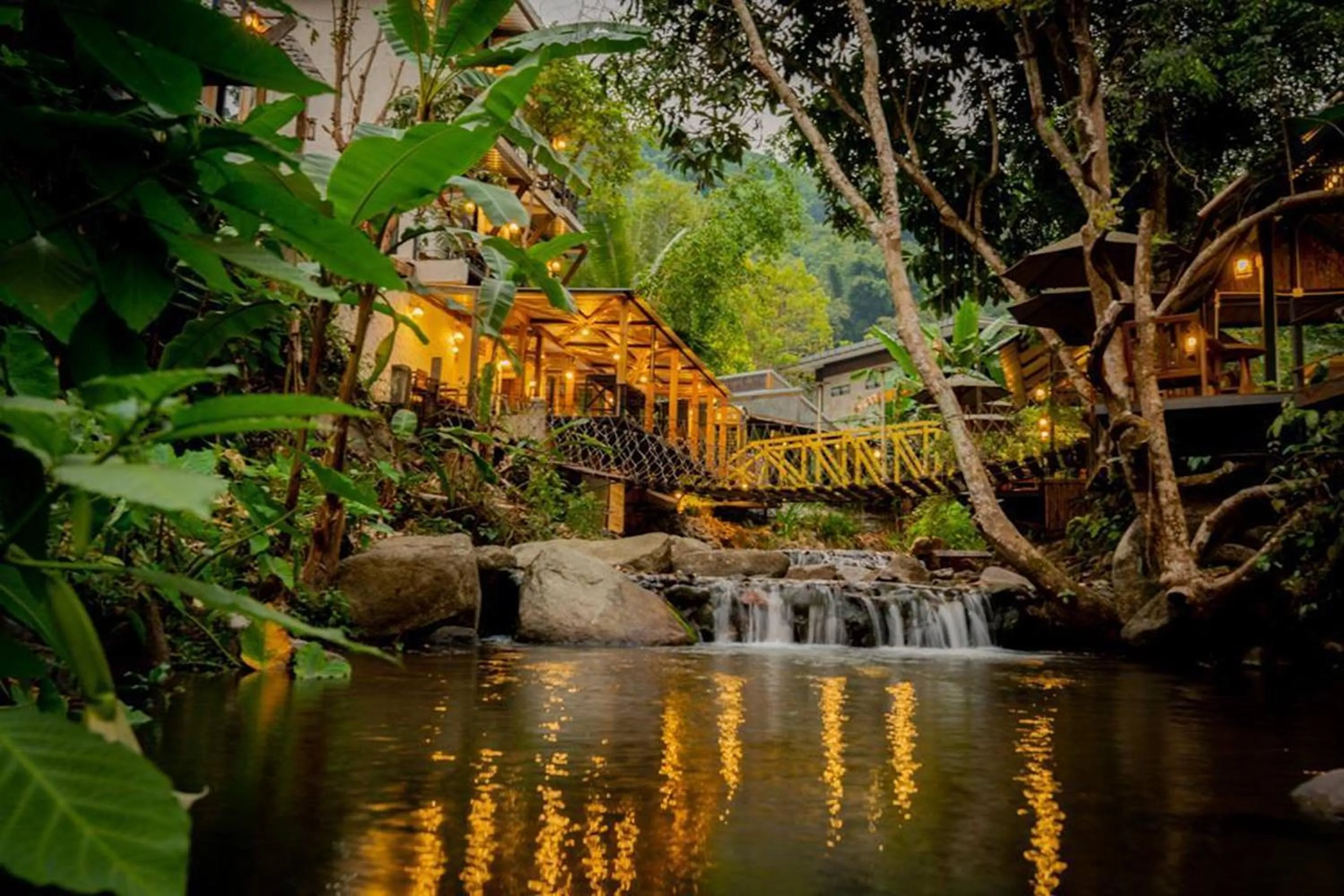 Lake view in Voraman Hut
