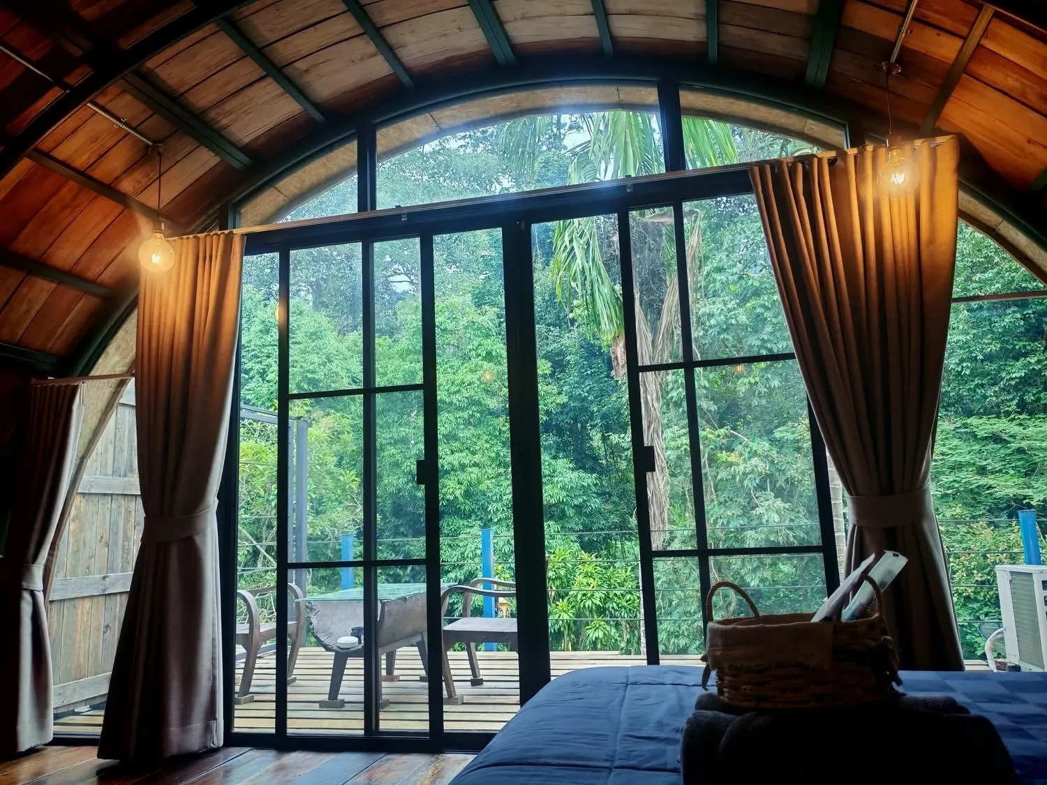 Garden view, Bed in Voraman Hut