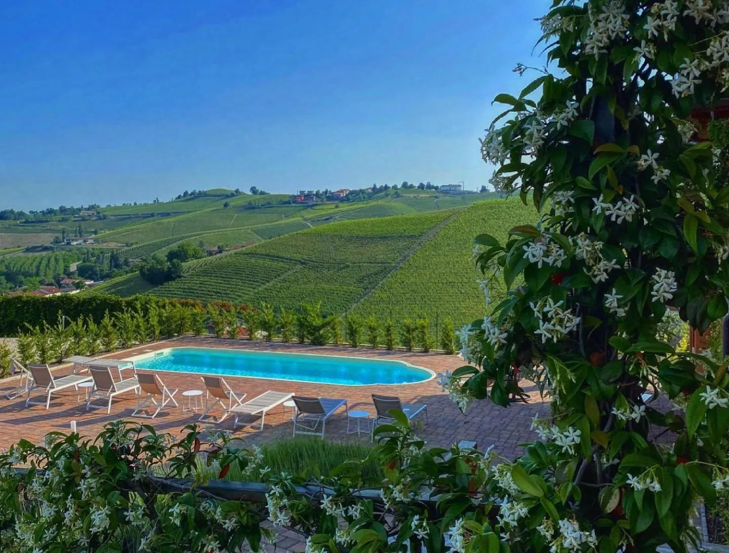 Panoramic Villa Garassino - country rooms and fine restaurant