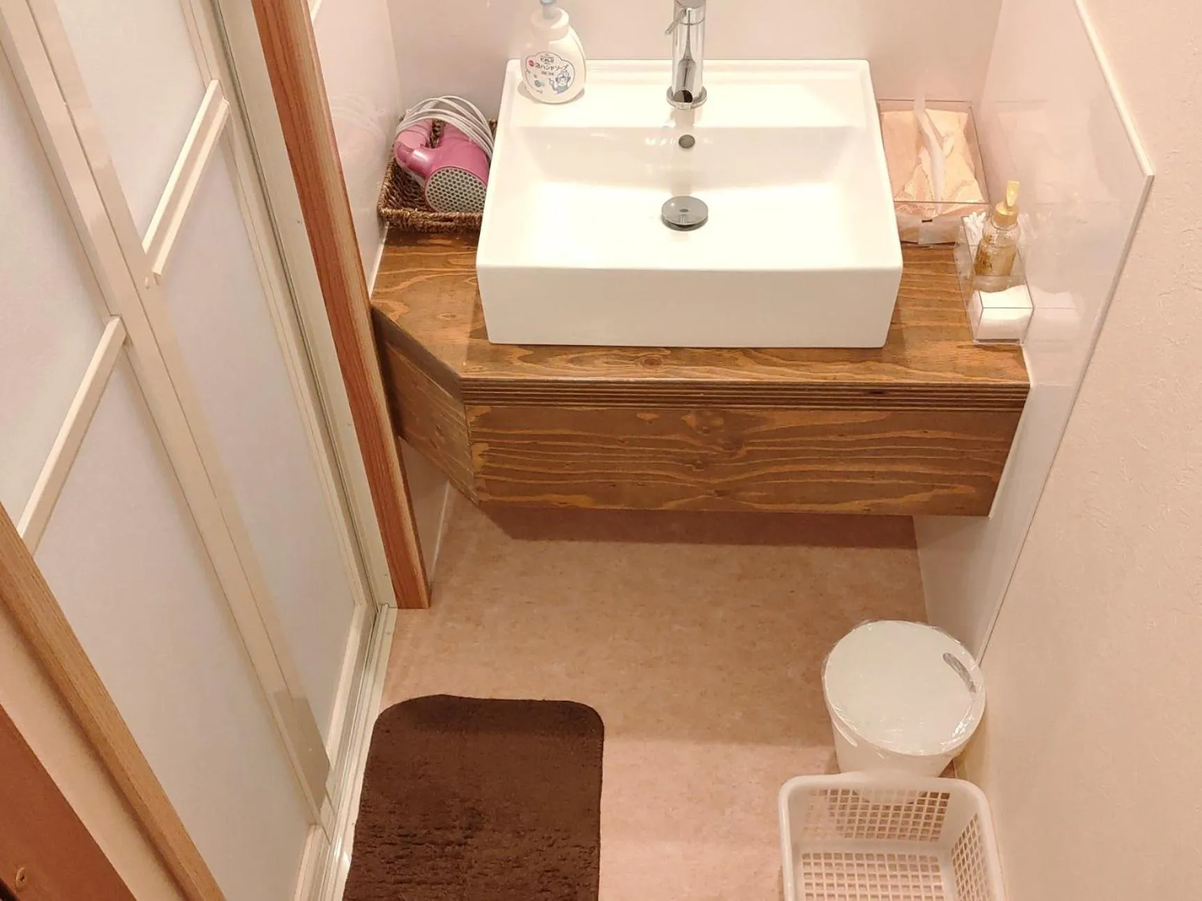 Shower in 4S STAY Awaikeda Ekimae