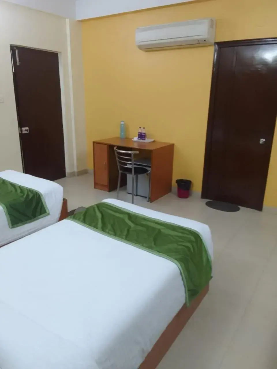 Small Double or Twin Room - single occupancy in 55 B Small Double or Twin Room - single occupancy in 55 B
