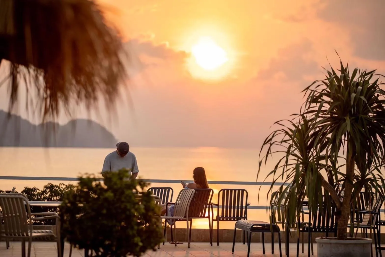 Restaurant/places to eat in Baan Jai Dee Beach Front Hotel