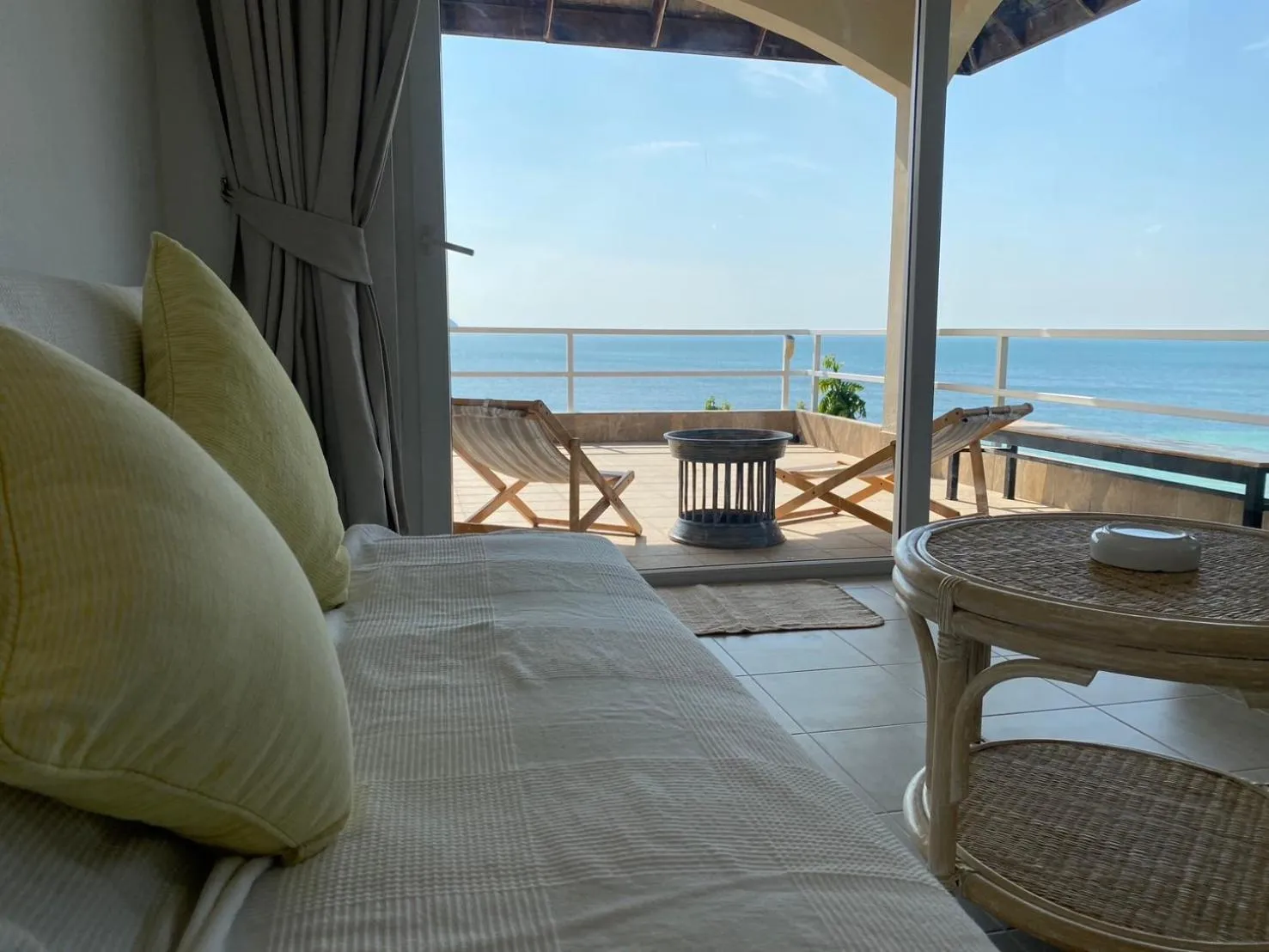 Bed in Baan Jai Dee Beach Front Hotel