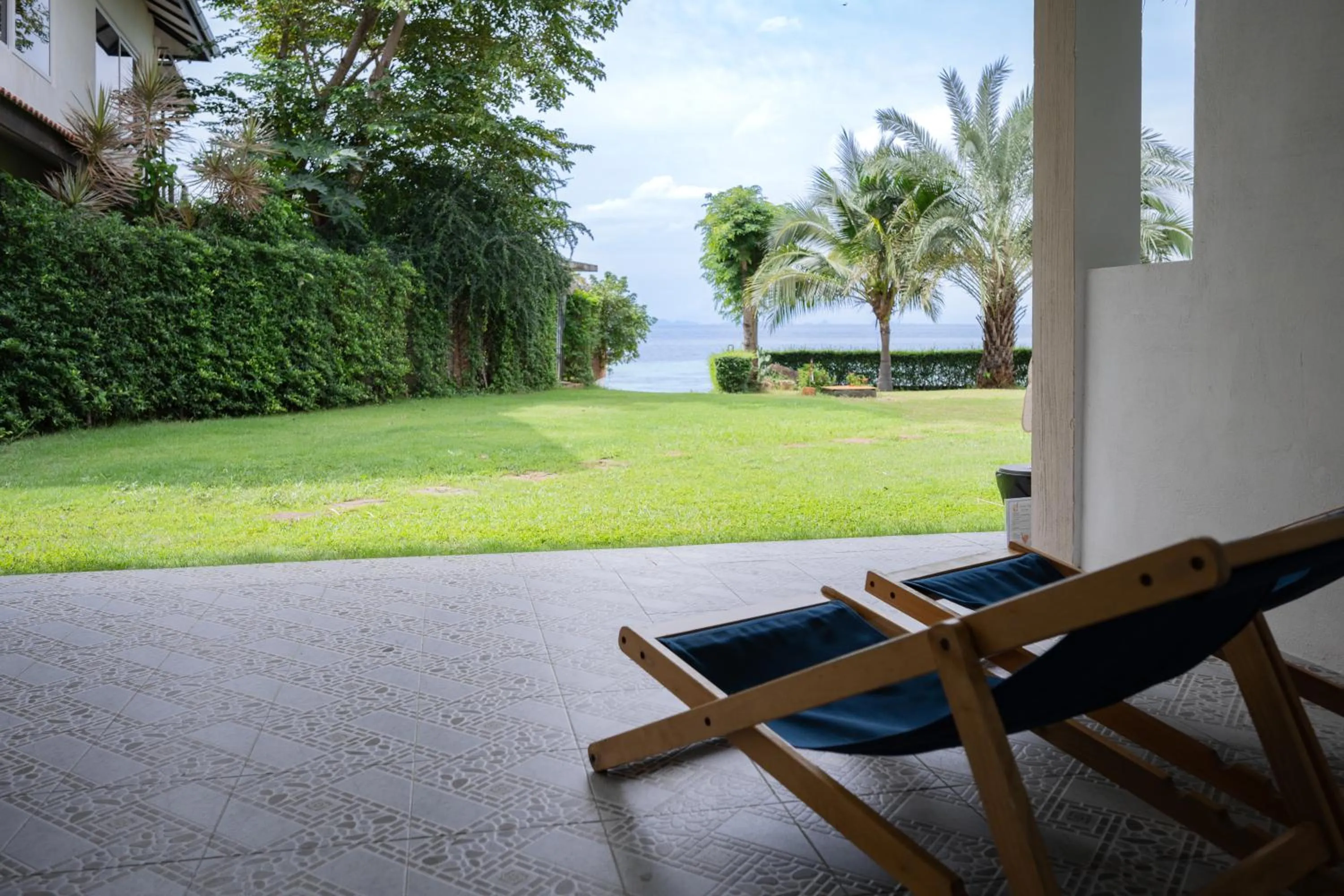 Garden in Baan Jai Dee Beach Front Hotel