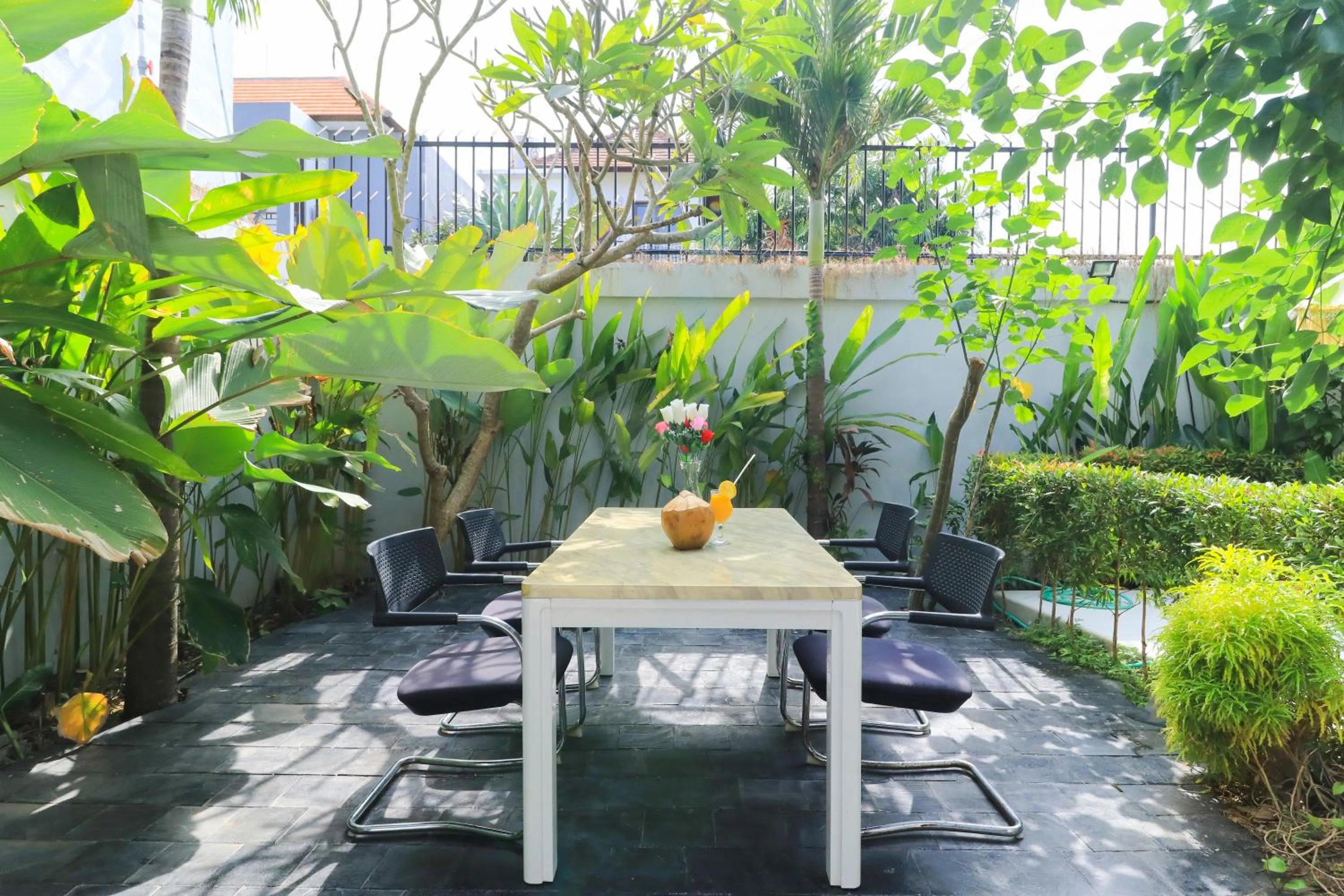 Garden in Margarita Surf Hostel Canggu