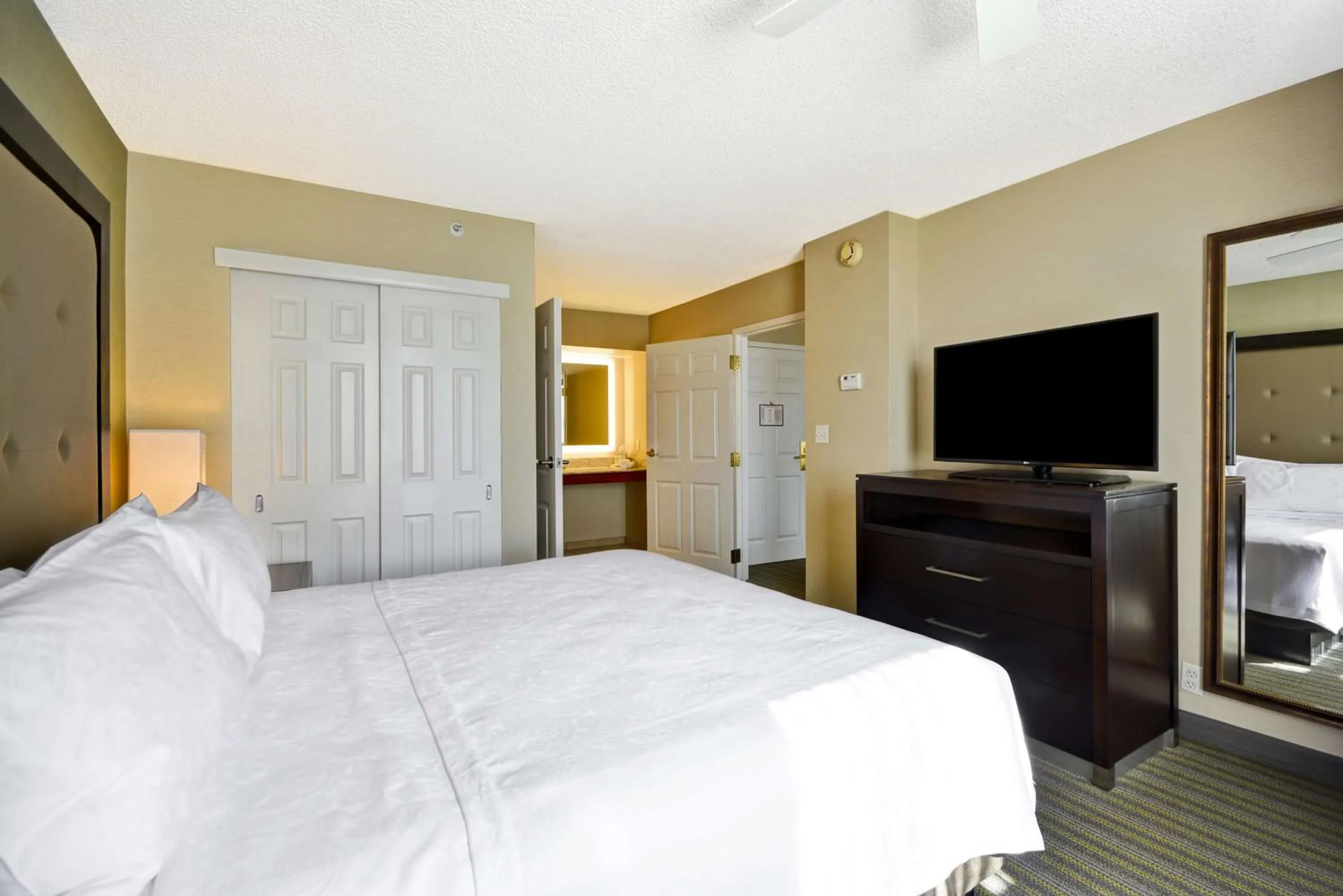 Bed in Homewood Suites Dulles-International Airport