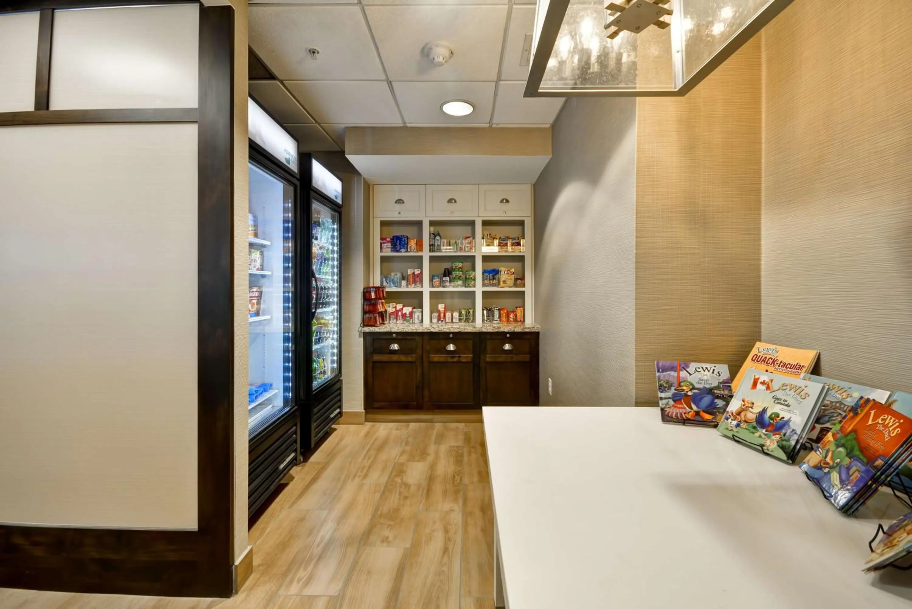 Restaurant/places to eat, Bed in Homewood Suites Dulles-International Airport