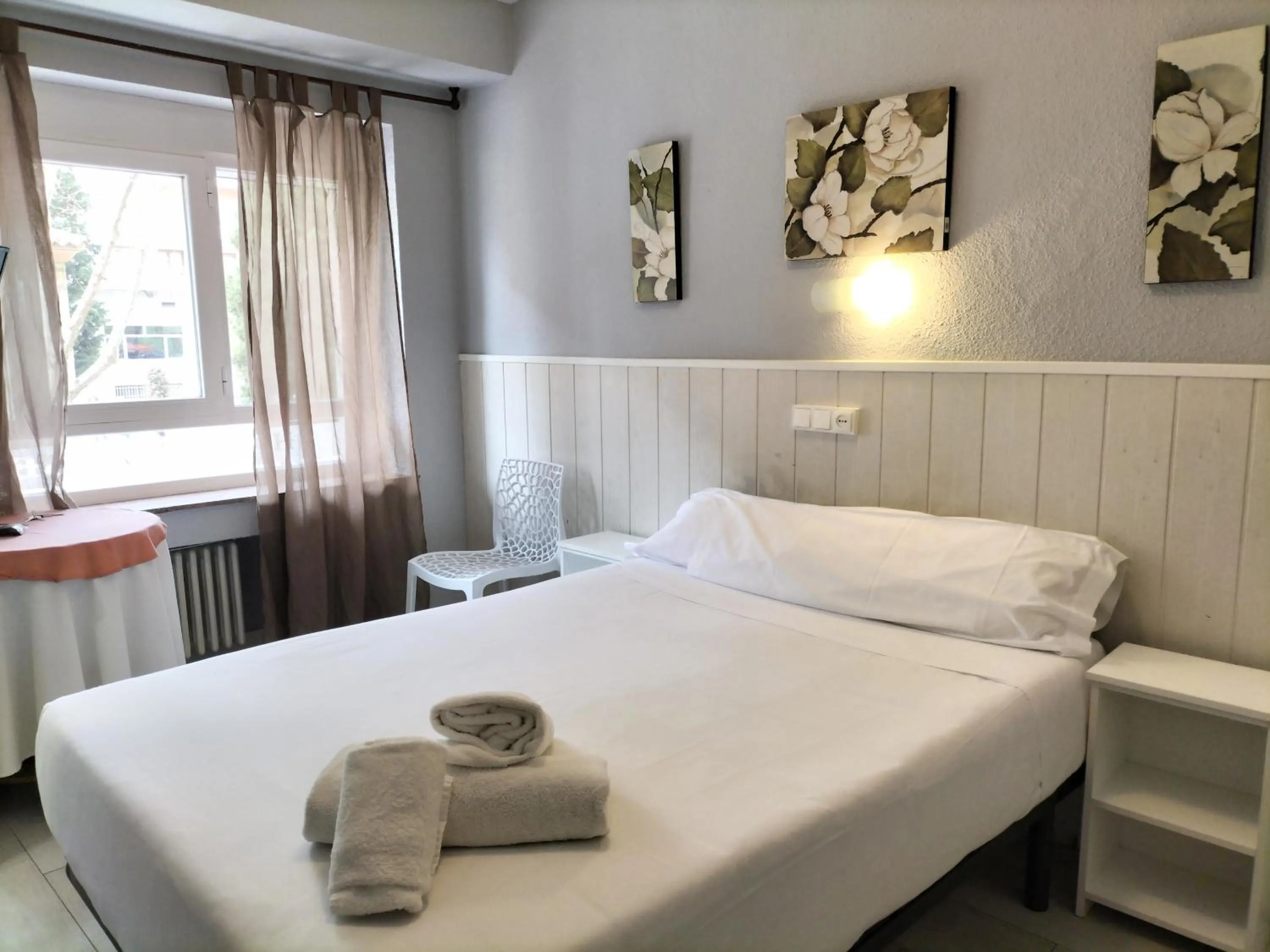 Bed in Hostal Albero by gaiarooms