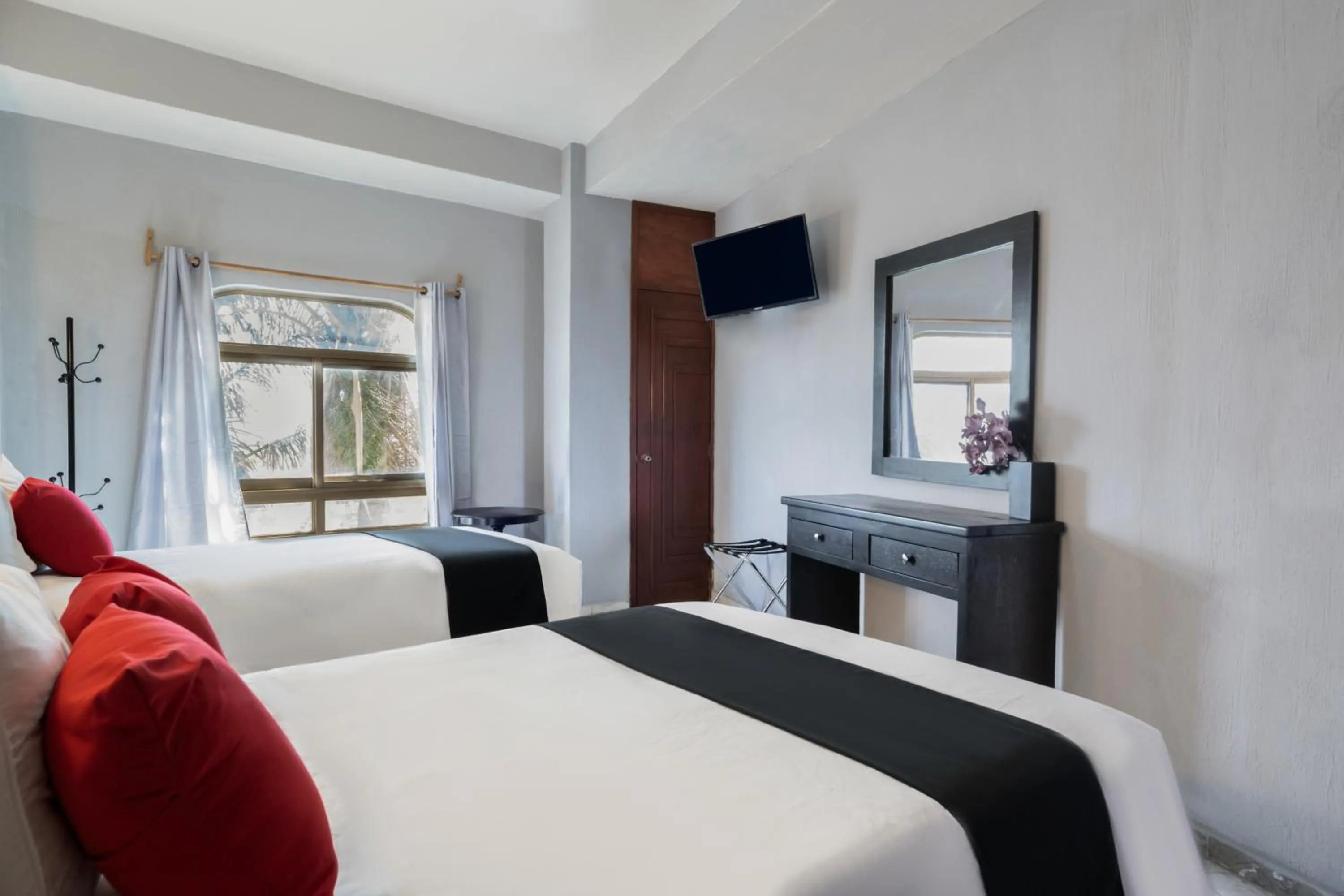 Photo of the whole room, Bed in Guadalajara Express Tonala