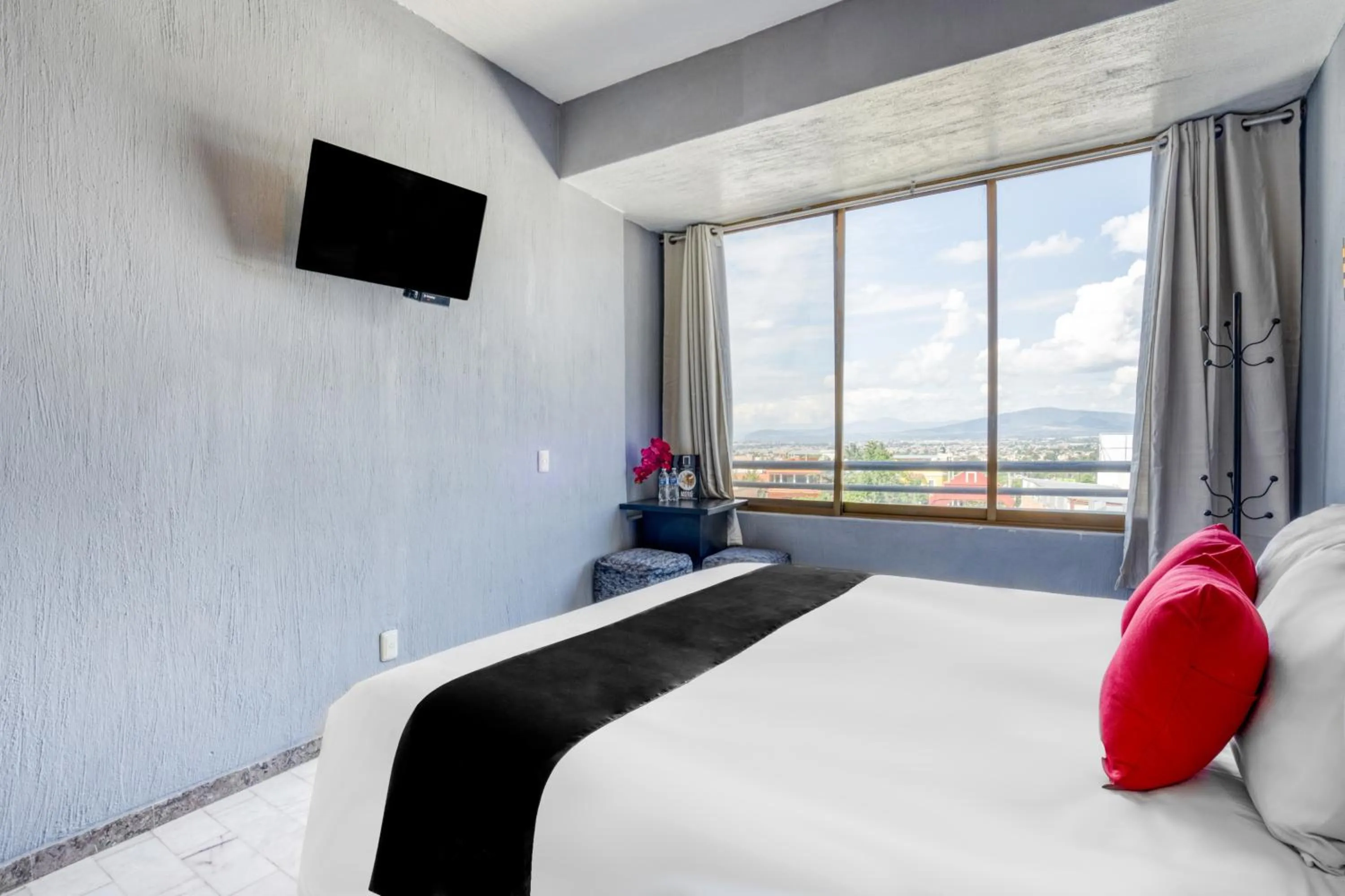 Photo of the whole room, Bed in Guadalajara Express Tonala