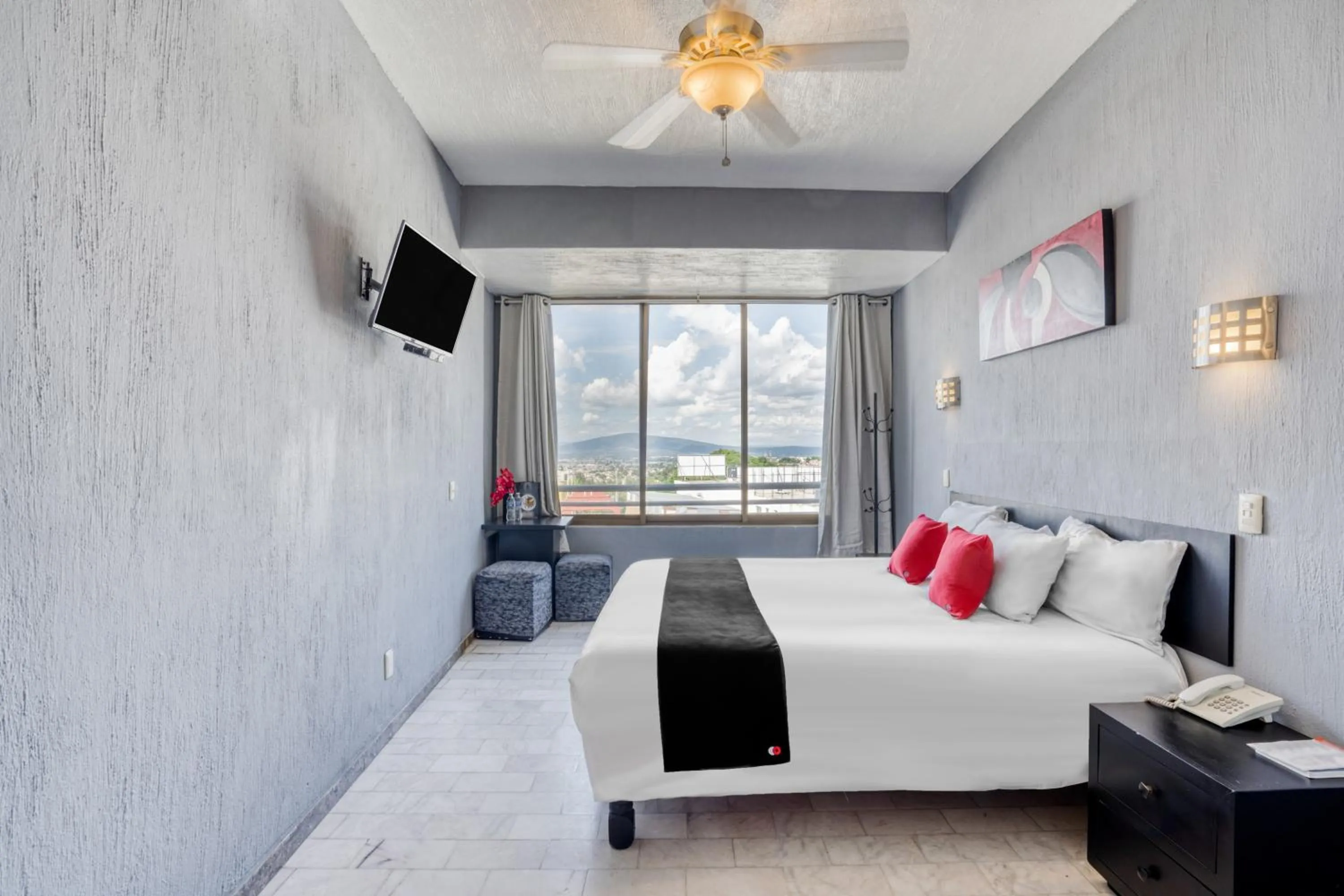 Photo of the whole room in Guadalajara Express Tonala