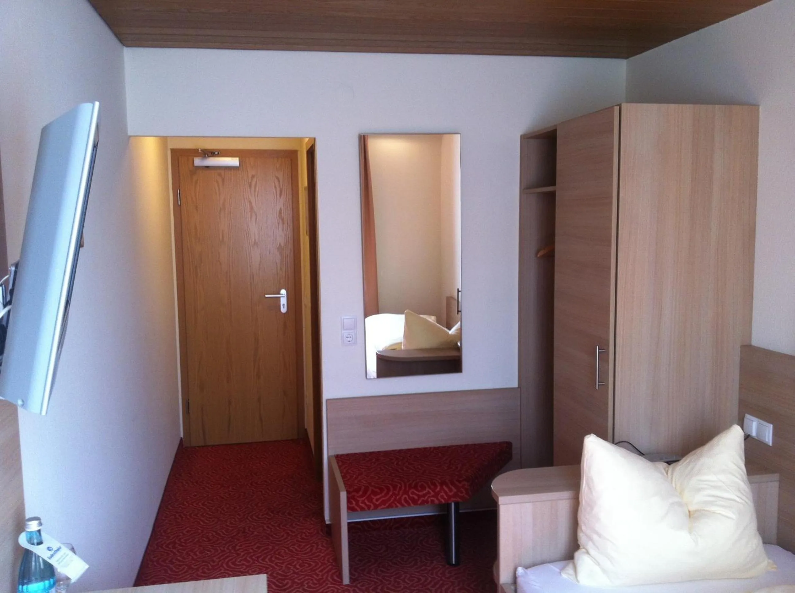 Single Room with River View in Tauberhotel Kette