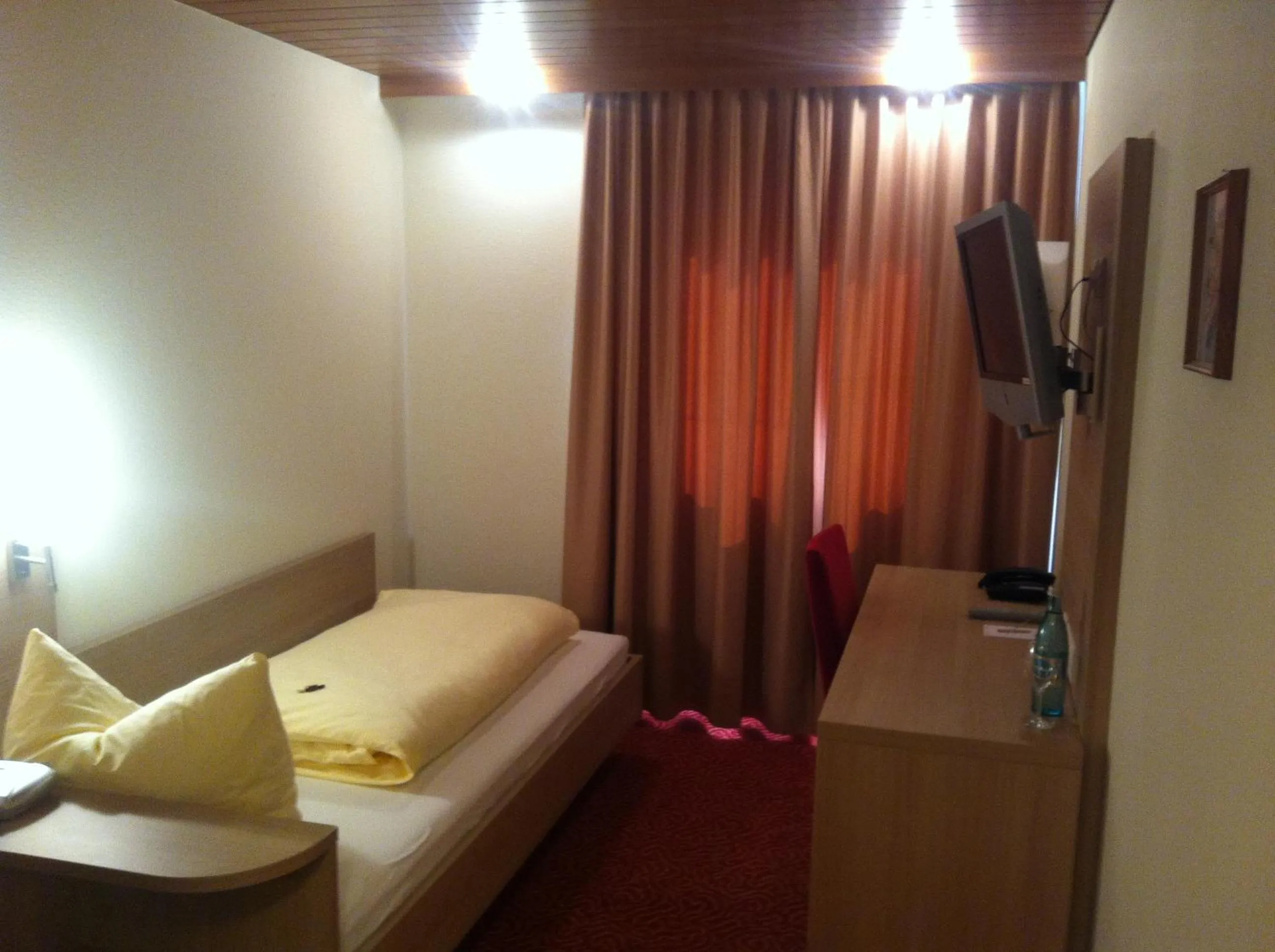 Bed in Tauberhotel Kette