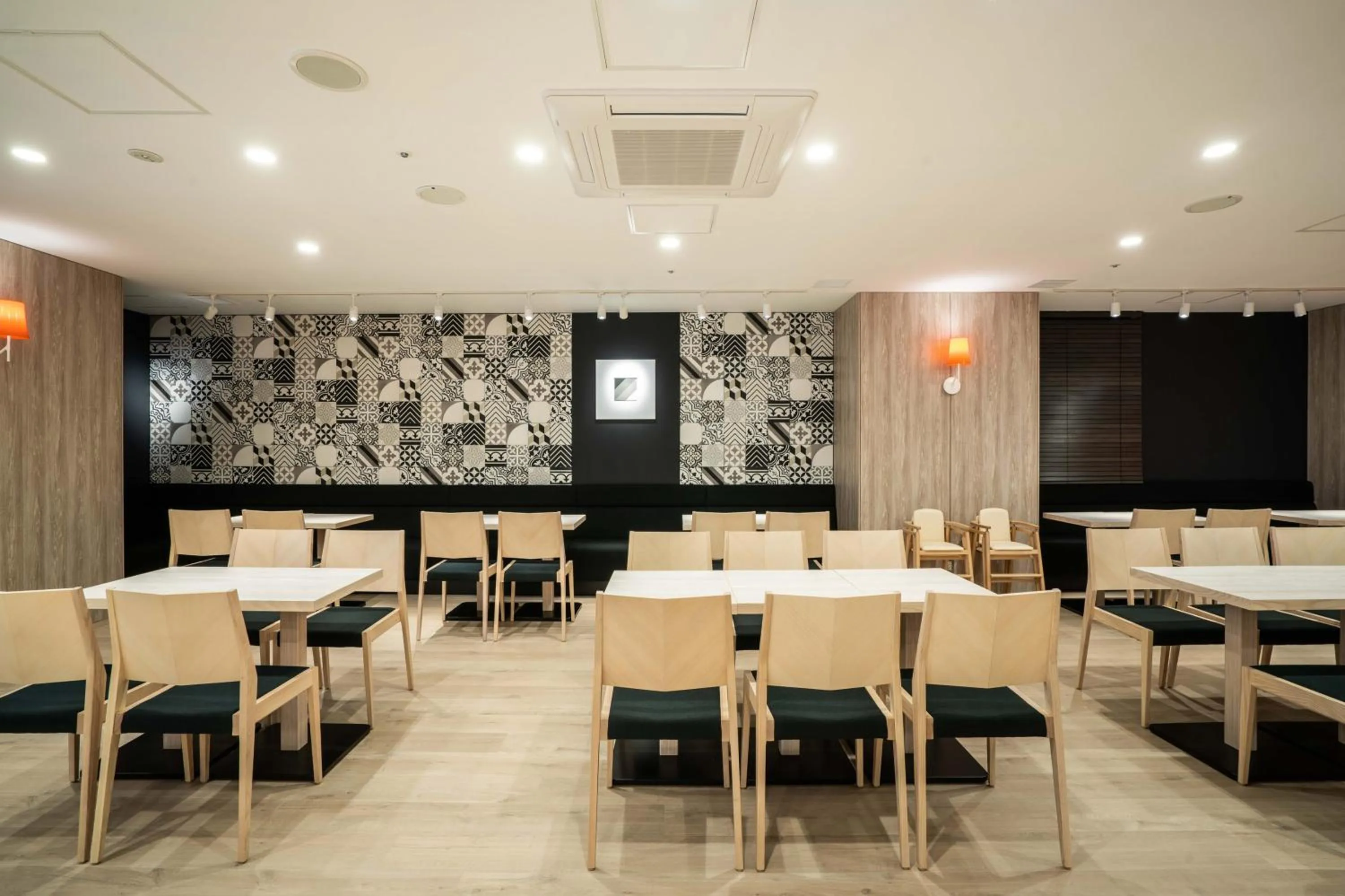 Restaurant/places to eat in Vessel Inn Chiba Ekimae