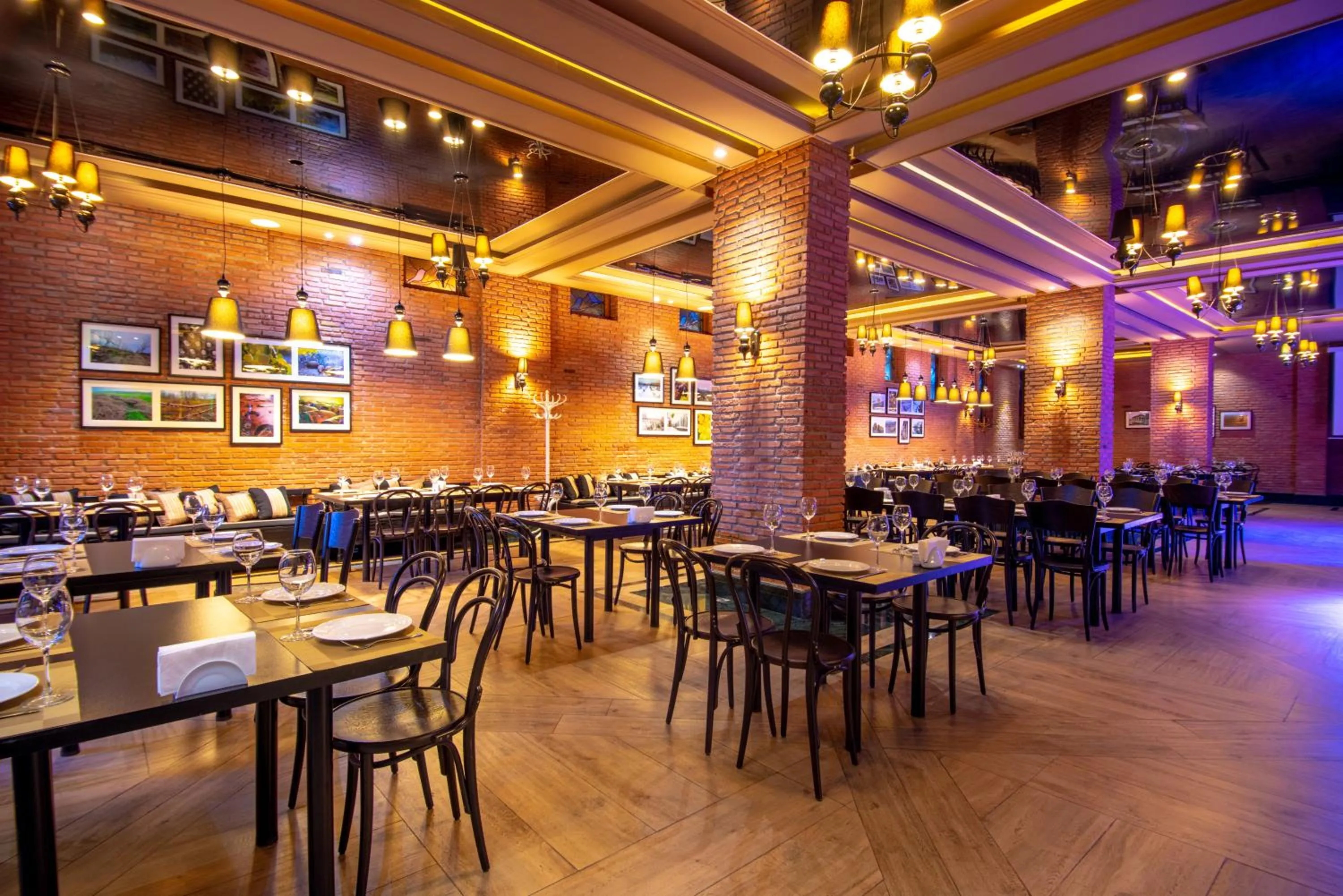 Restaurant/places to eat in Orbi Palace Hotel Official